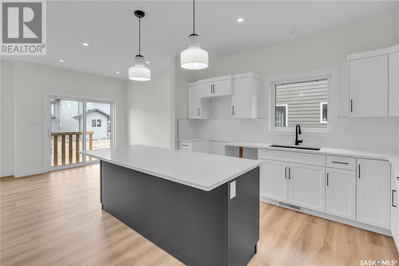 411 Doran Crescent, Saskatoon, Saskatchewan  S7V 1W3 - Photo 2 - SK004825