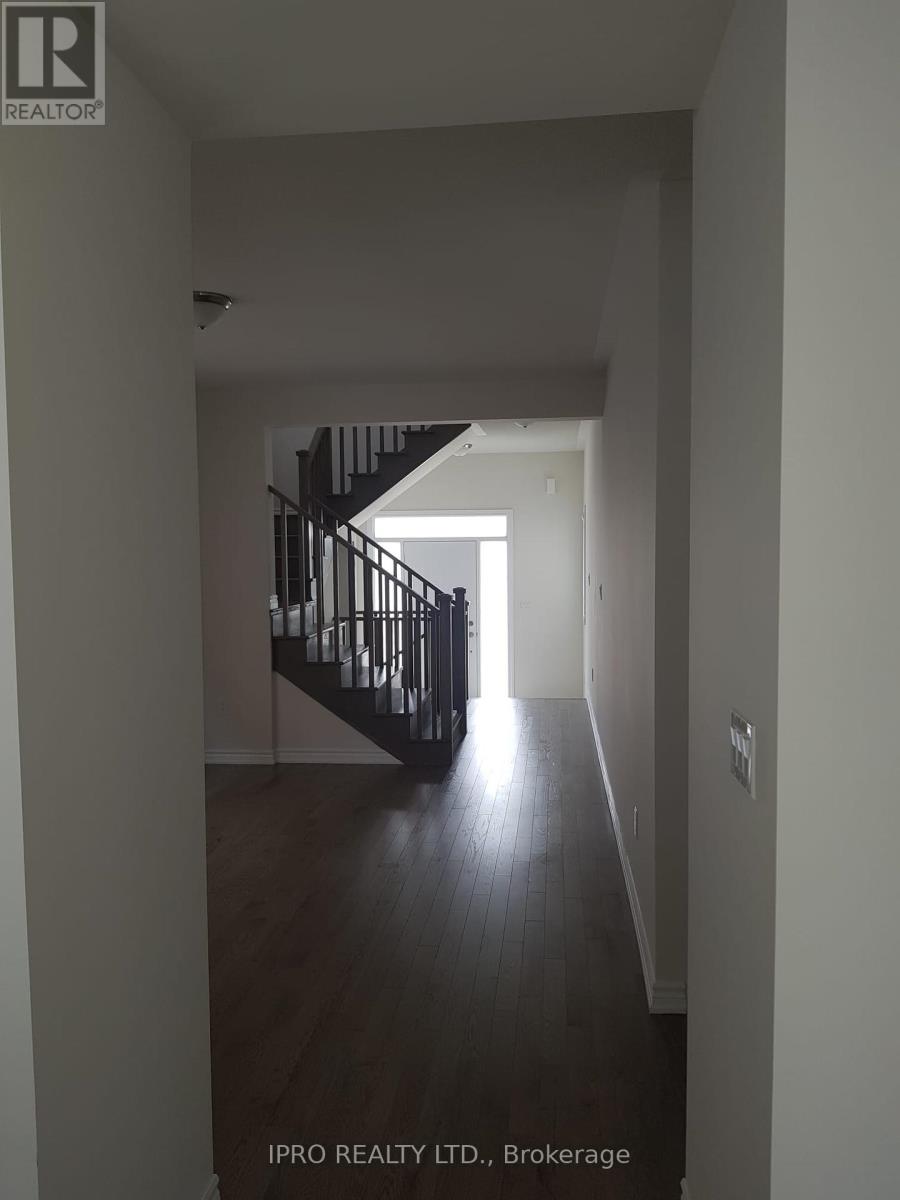 611 Bearberry Place, Milton, Ontario  L9E 1V1 - Photo 9 - W12005399