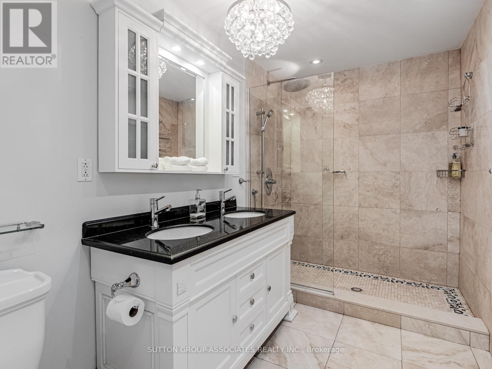 20 Glengrove Avenue E, Toronto (Lawrence Park South), Ontario  M4N 1E7 - Photo 16 - C12128667