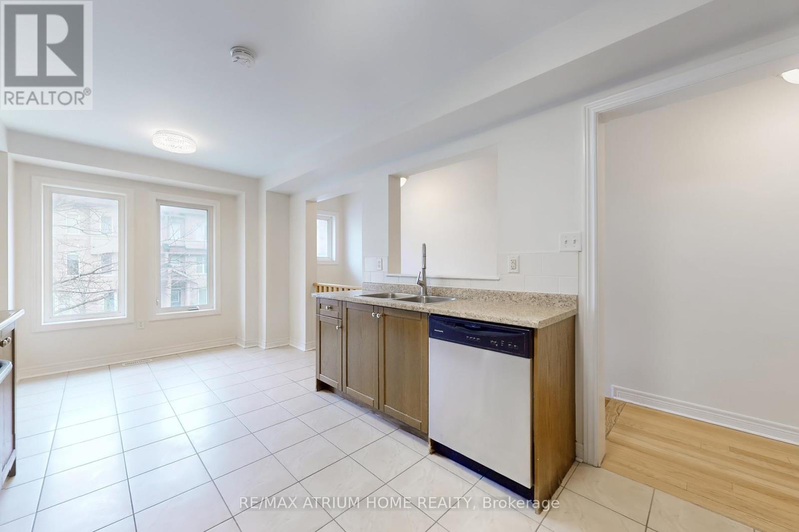23 De Jong Street, Toronto, Ontario  M1P 0C1 - Photo 10 - E12128652
