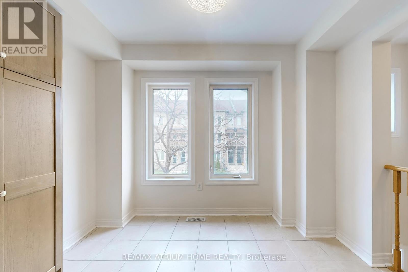 23 De Jong Street, Toronto, Ontario  M1P 0C1 - Photo 4 - E12128652