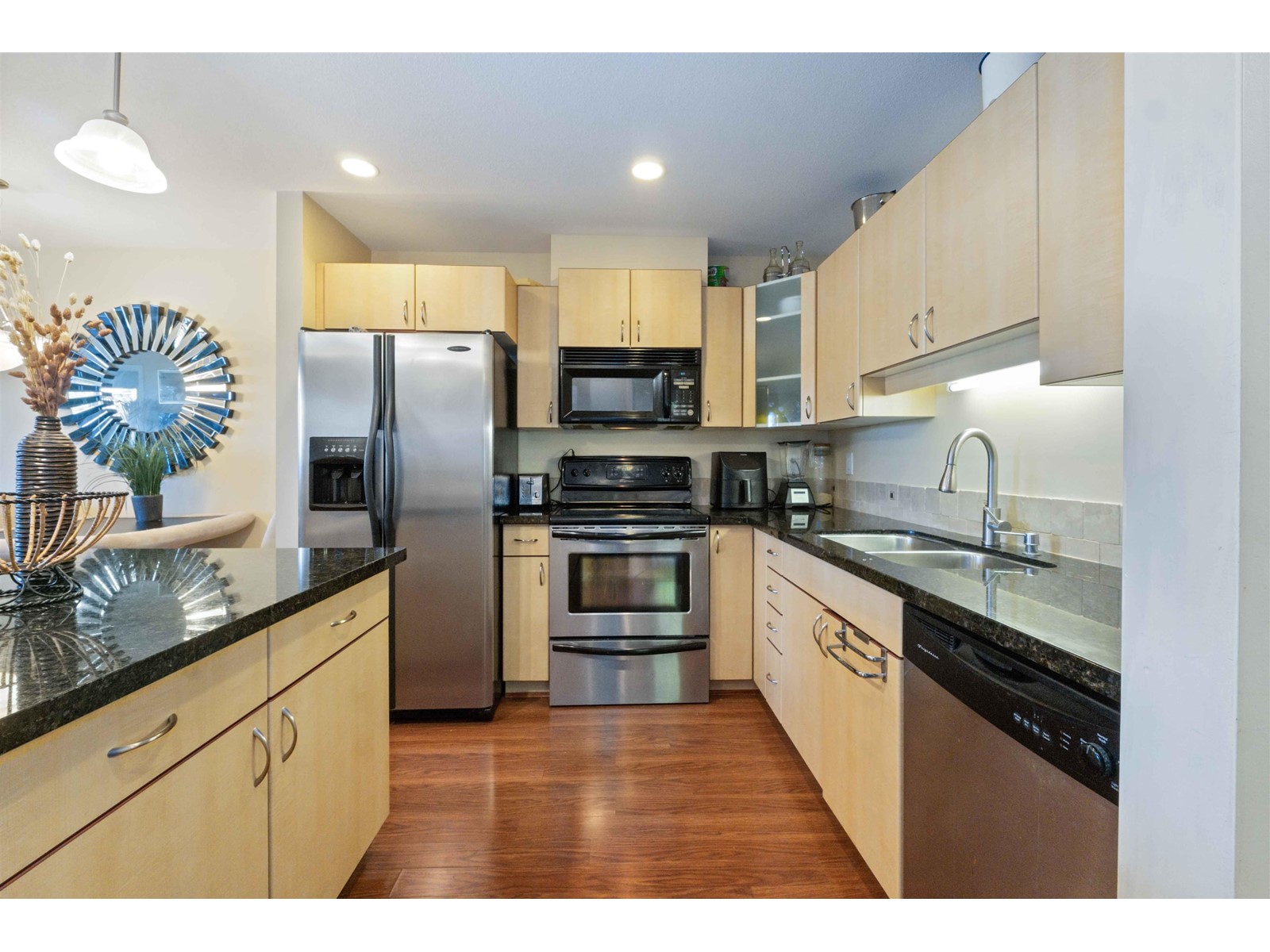 Property at 204 19774 56 AVENUE image 4