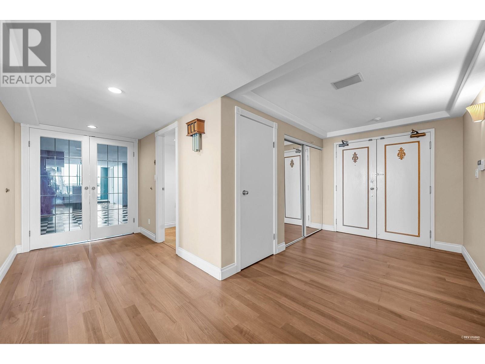 Ph1 8 Laguna Court, New Westminster, British Columbia  V3M 6M6 - Photo 2 - R2998990