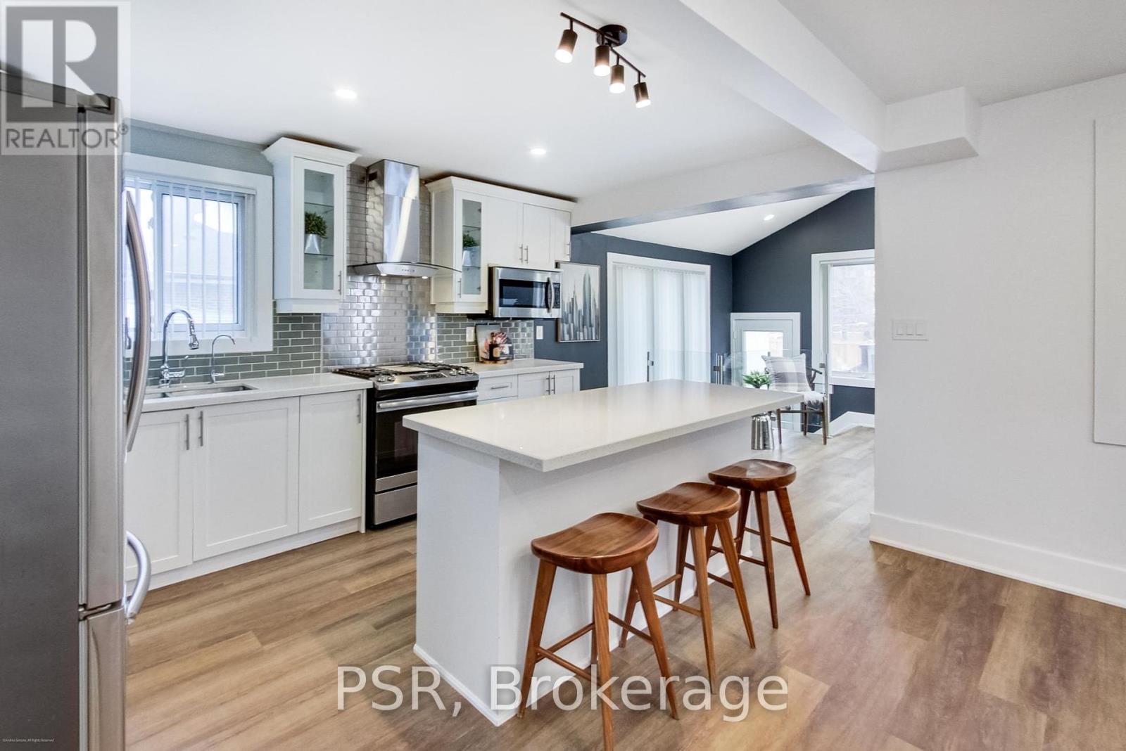 201 Ranee Avenue, Toronto (Englemount-Lawrence), Ontario  M6A 1N3 - Photo 12 - C12128061