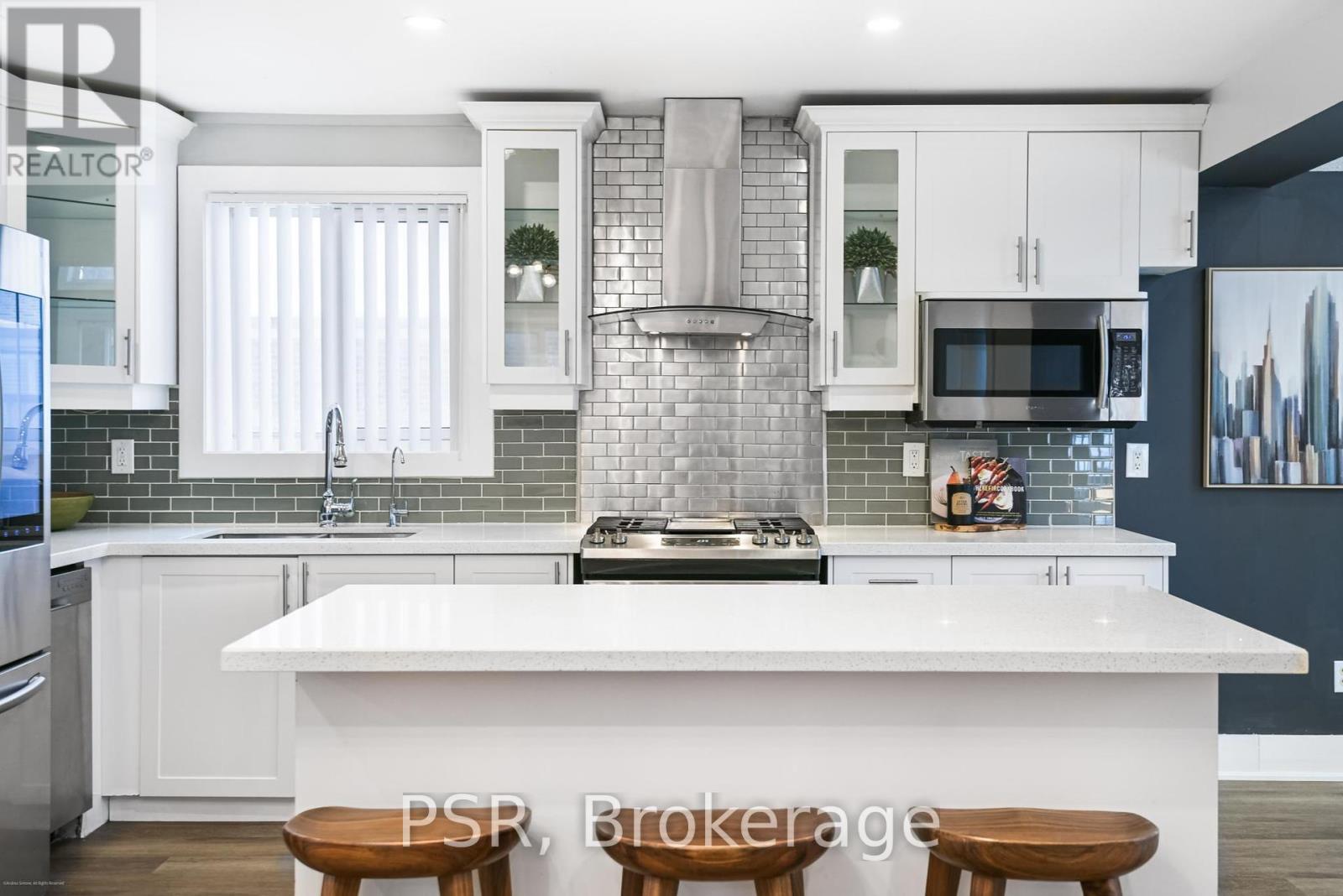 201 Ranee Avenue, Toronto (Englemount-Lawrence), Ontario  M6A 1N3 - Photo 17 - C12128061