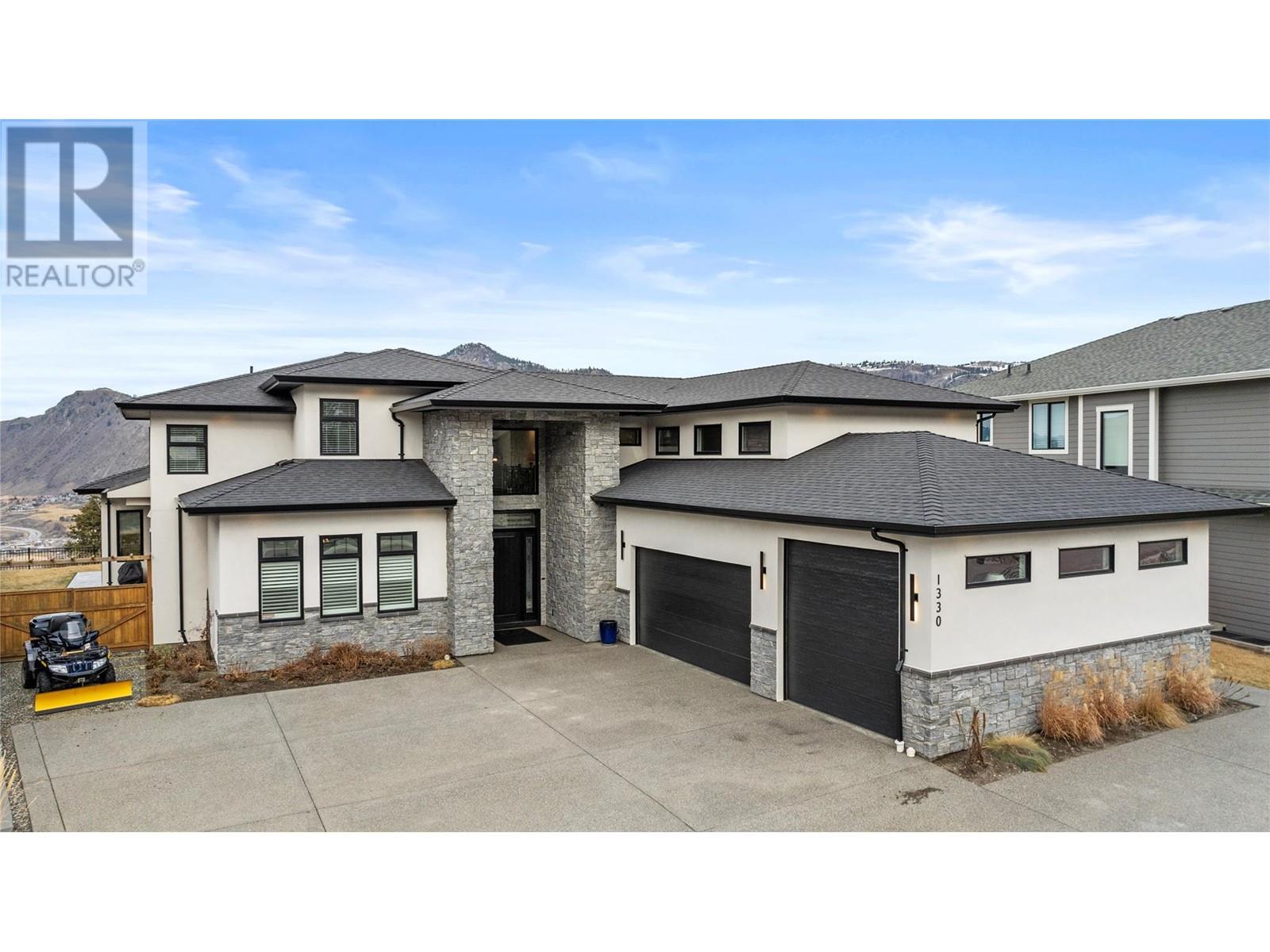 1330 MYRA Place Kamloops Photo 2
