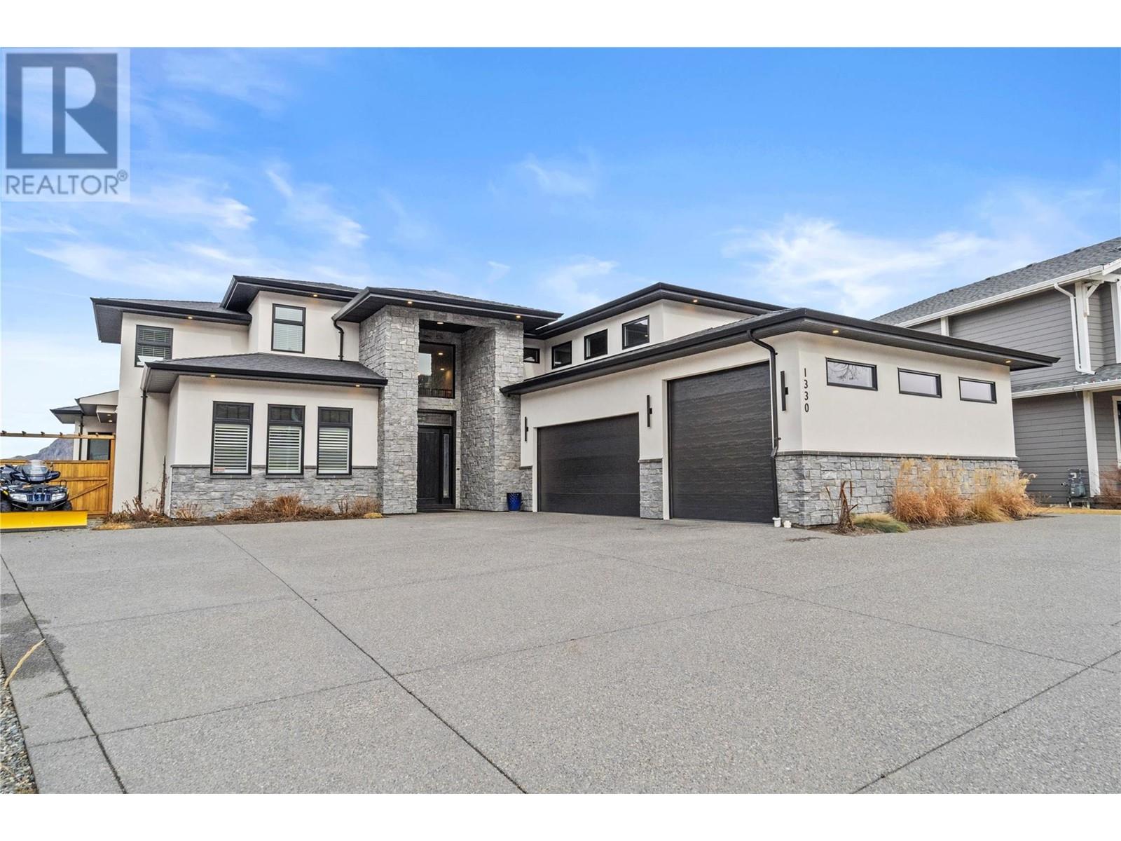 1330 MYRA Place Kamloops Photo 3