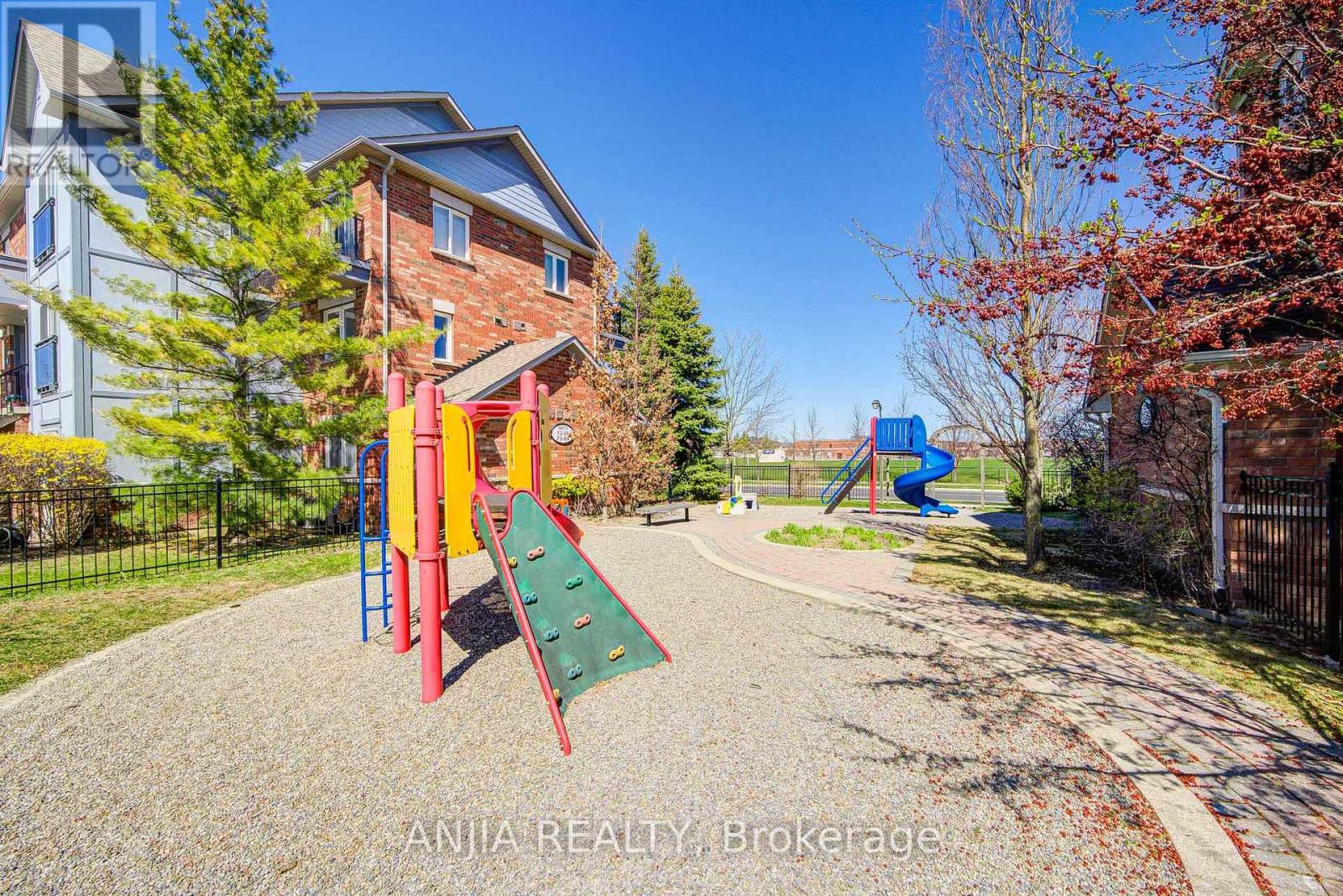 88 - 150 Chancery Road, Markham, Ontario  L6E 0C1 - Photo 2 - N12128641