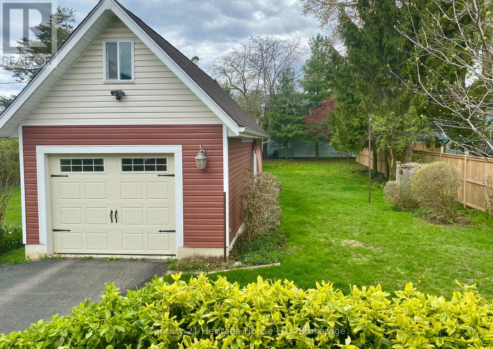 Property at 28 ERIE STREET image 3