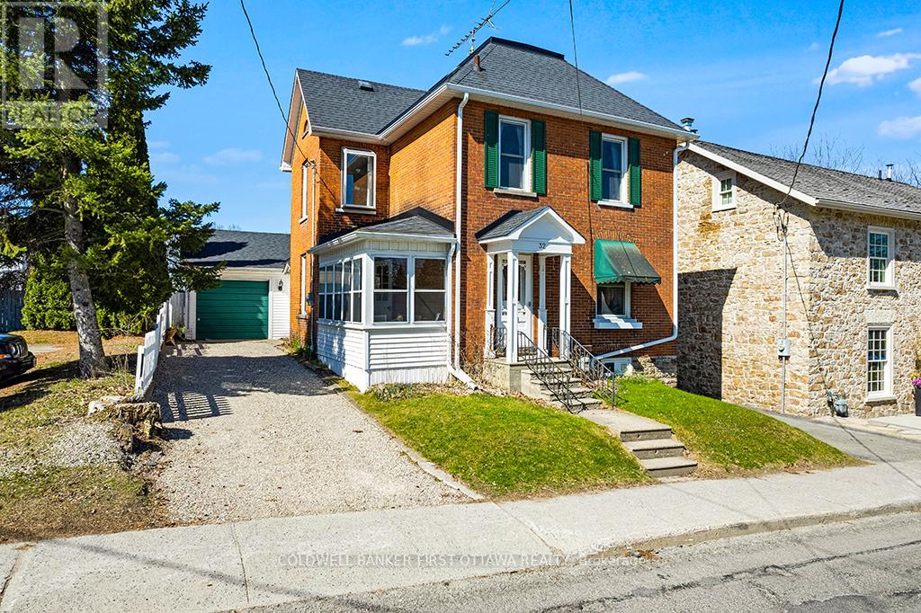 Property at 32 DRUMMOND STREET E image 3