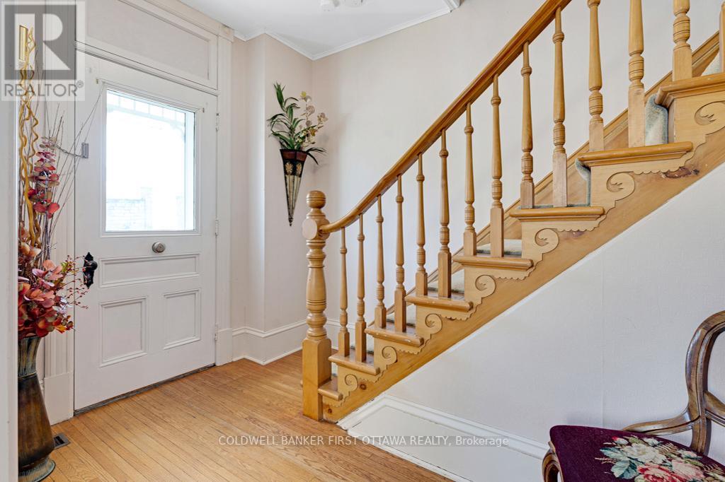 Property at 32 DRUMMOND STREET E image 4