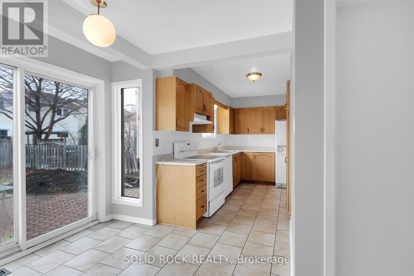 12 Notman Way, Ottawa, Ontario  K1G 4P6 - Photo 14 - X12128832