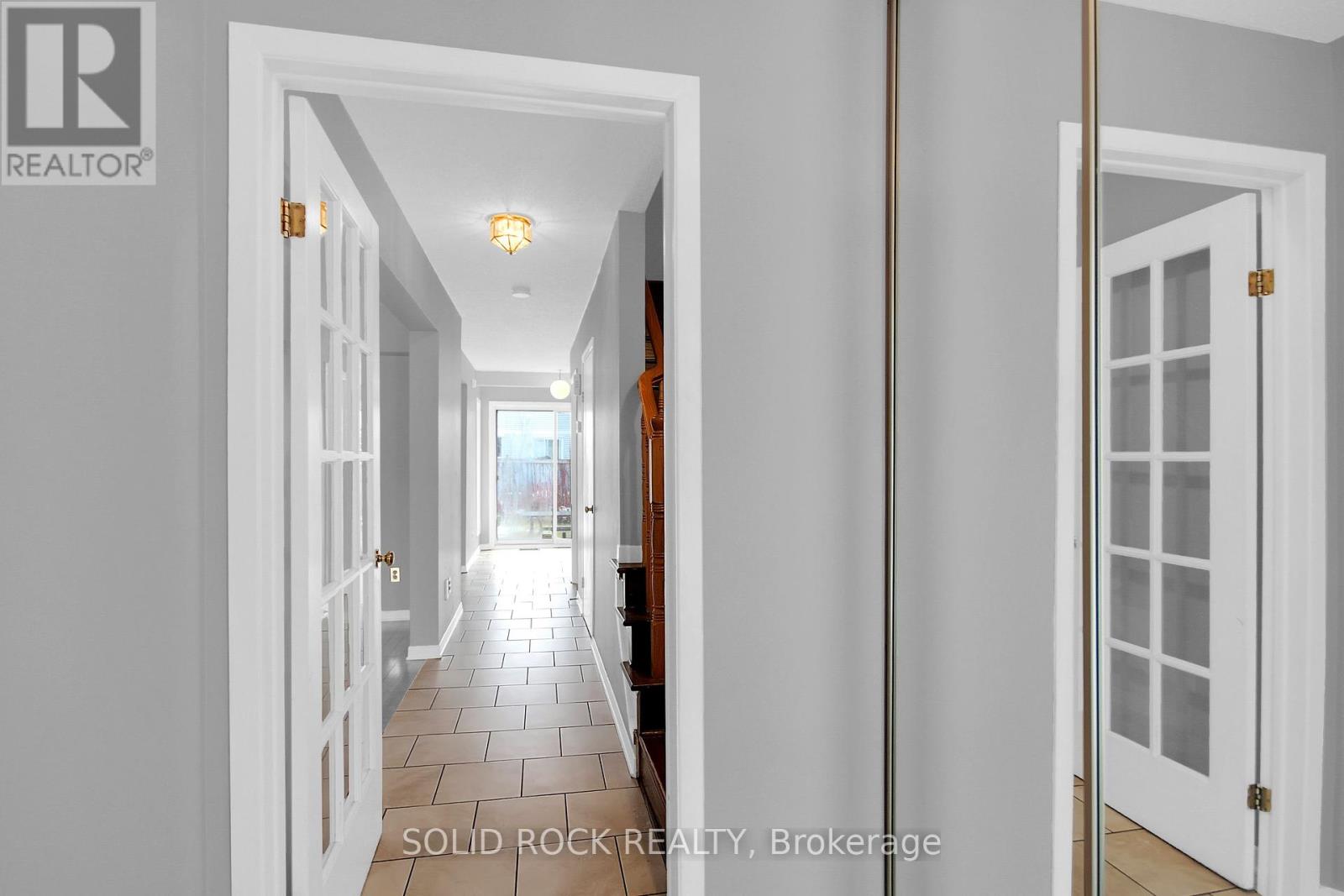 12 Notman Way, Ottawa, Ontario  K1G 4P6 - Photo 3 - X12128832