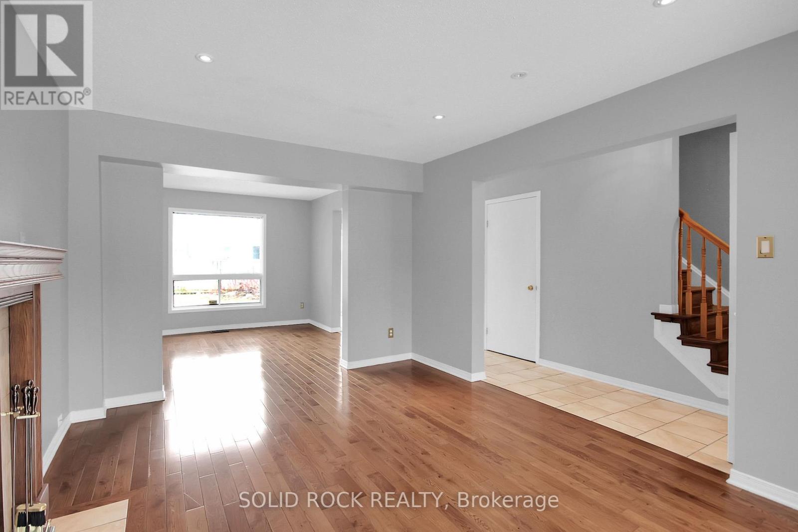 12 Notman Way, Ottawa, Ontario  K1G 4P6 - Photo 8 - X12128832