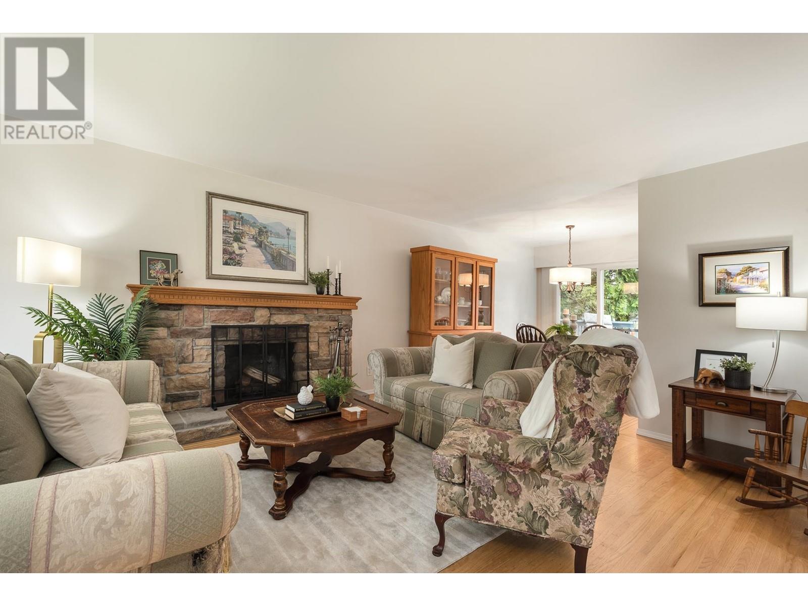 2070 Lyons Court, Coquitlam, British Columbia  V3J 3L7 - Photo 5 - R2998950