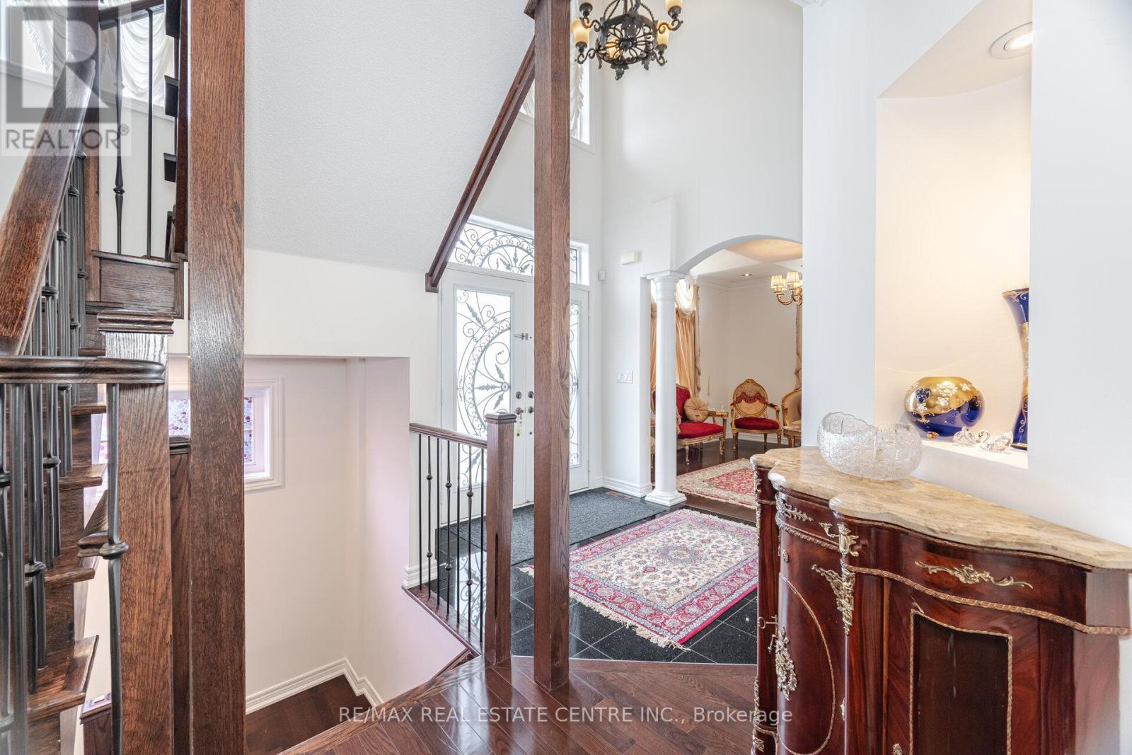 3401 Hideaway Place, Mississauga, Ontario  L5M 0A7 - Photo 7 - W12128637