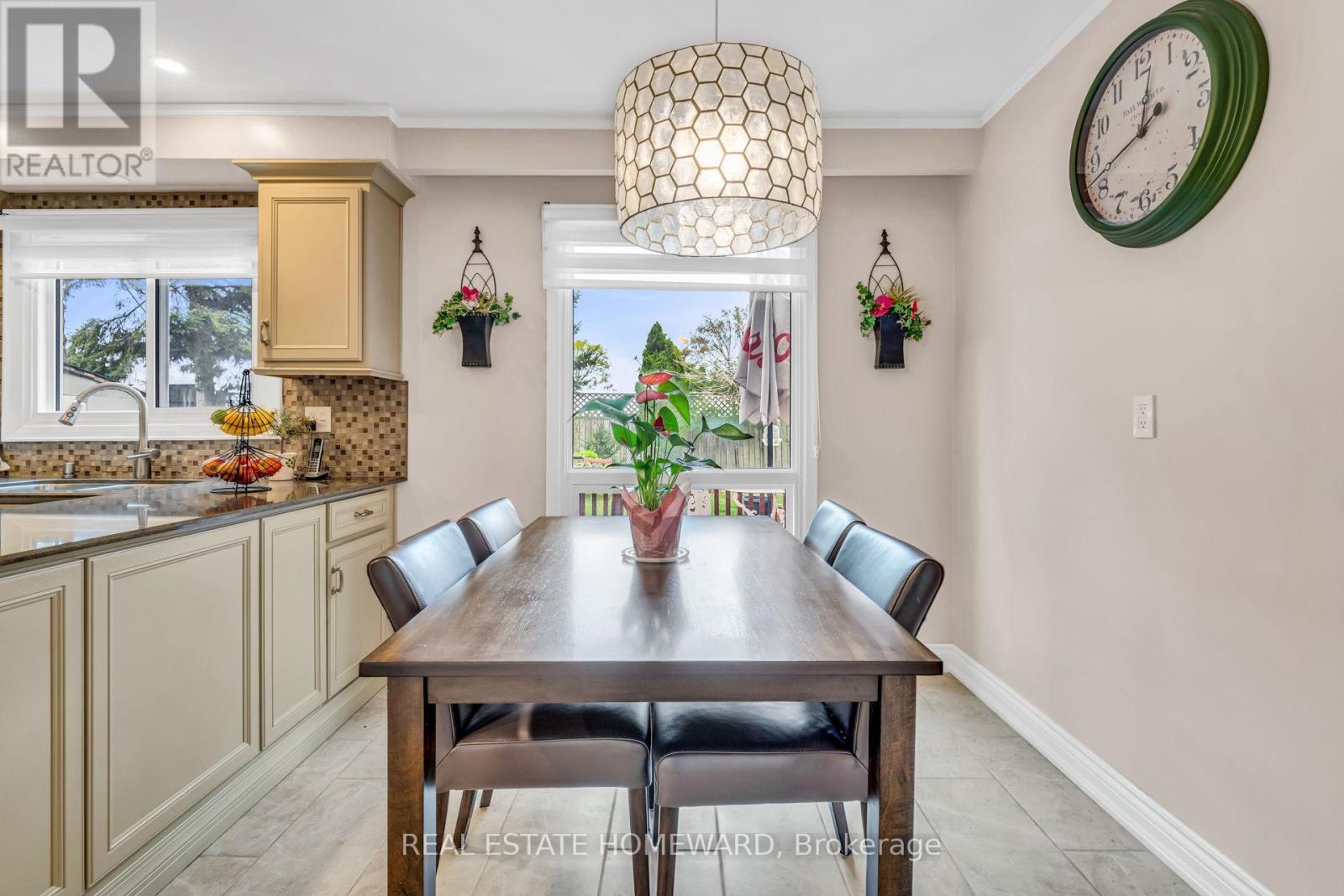 2032 Shannon Drive, Mississauga, Ontario  L5H 3W3 - Photo 12 - W12128648