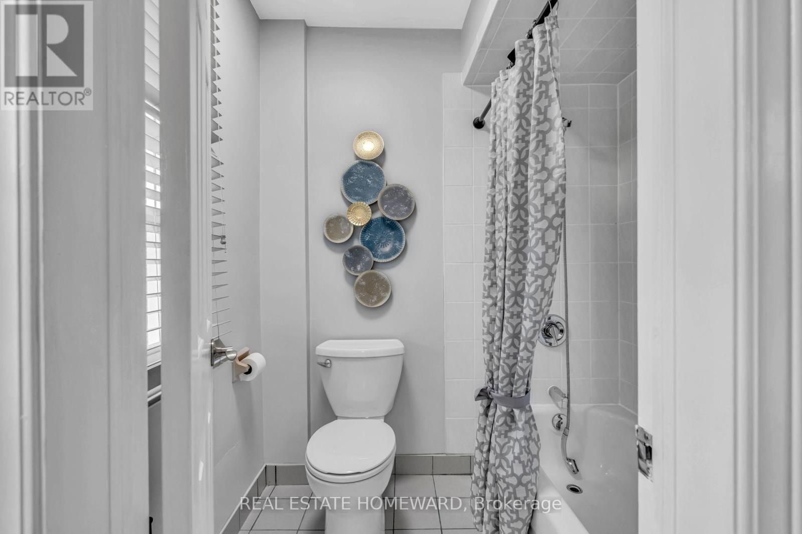 2032 Shannon Drive, Mississauga, Ontario  L5H 3W3 - Photo 24 - W12128648