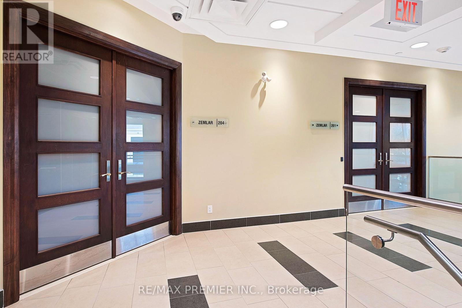 201-U - 1300 Cornwall Road, Oakville, Ontario  L6J 7W5 - Photo 3 - W12128673