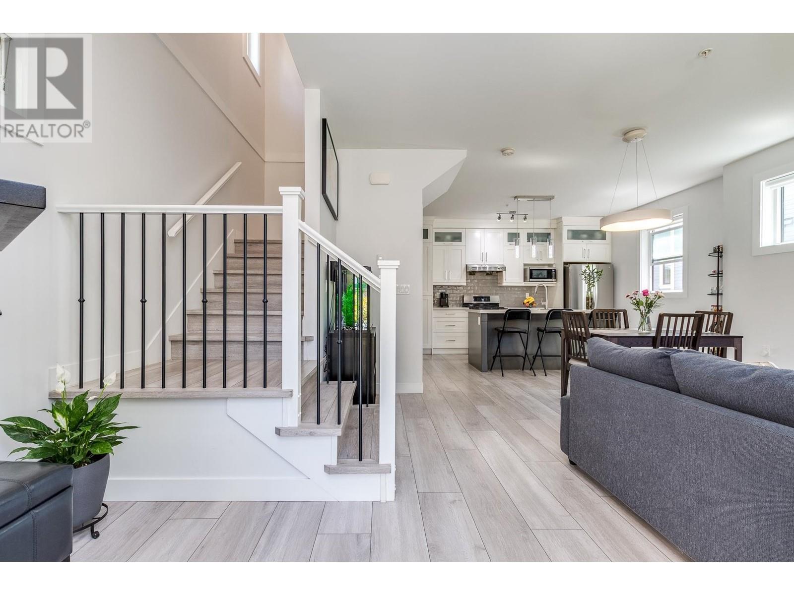 Property at 2 1023 THIRD AVENUE image 3