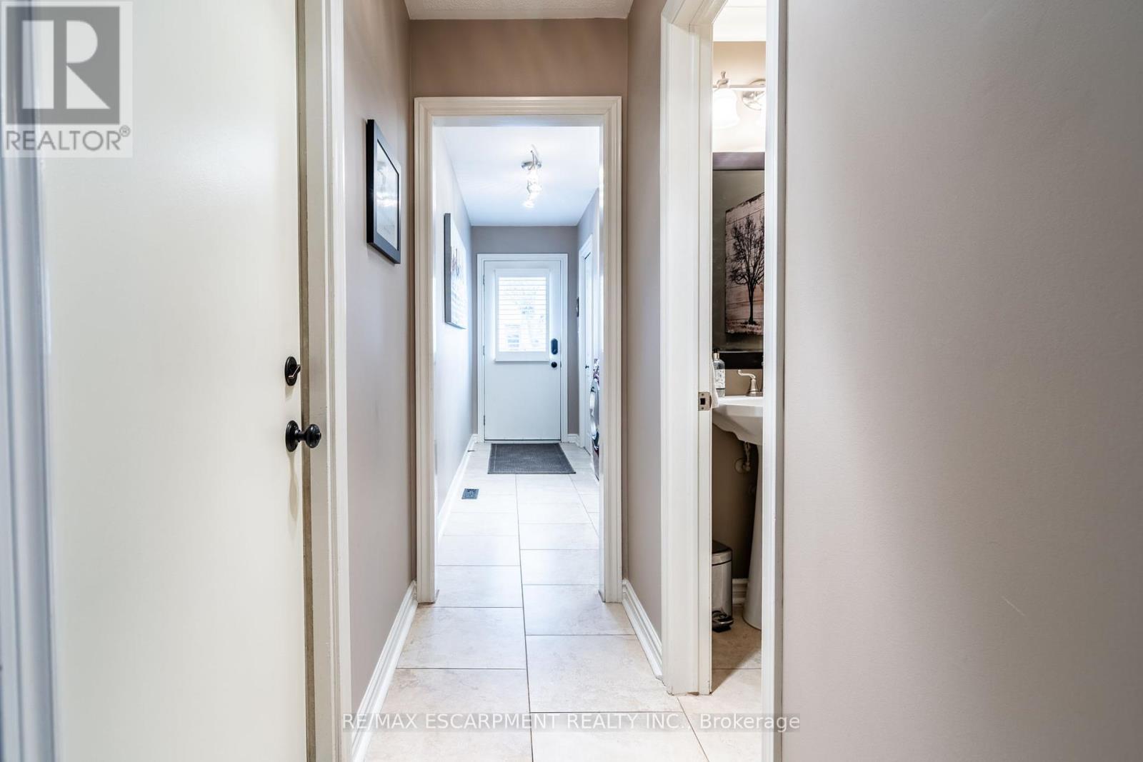 27 Gladiola Drive, Hamilton, Ontario  L0R 1H0 - Photo 11 - X12128700