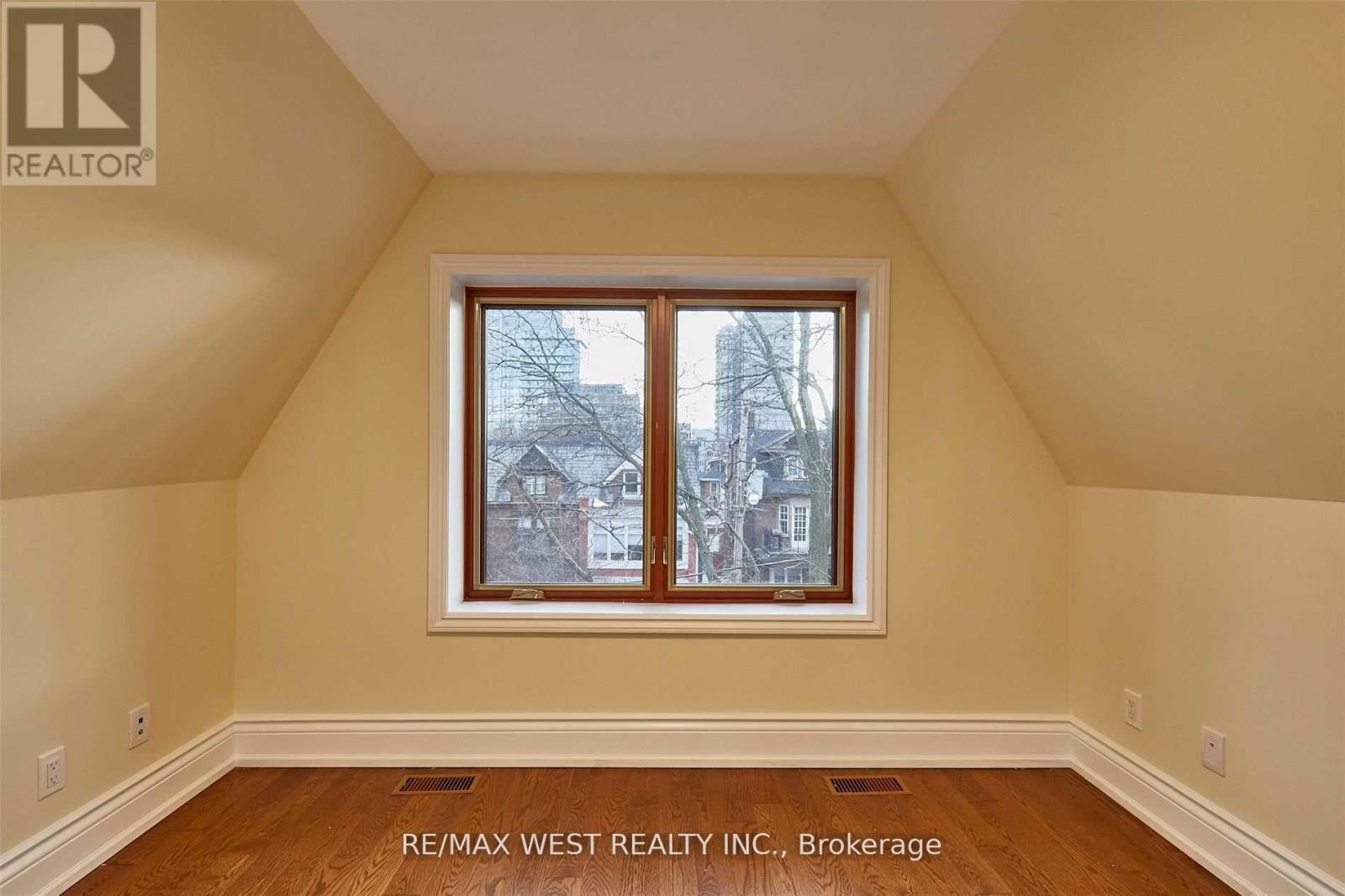 Upper - 28 Dupont Street, Toronto (Annex), Ontario  M5R 1V2 - Photo 11 - C12128827