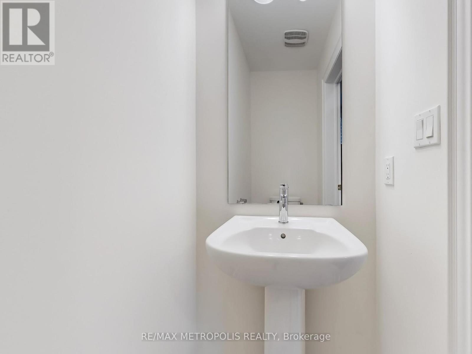 6 Lake Trail Way, Whitby, Ontario  L1M 0M3 - Photo 5 - E12128737