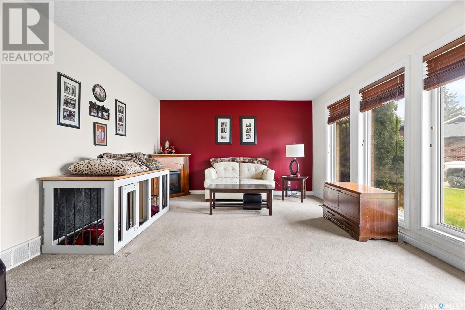 Property at 53 Daisy CRESCENT image 3