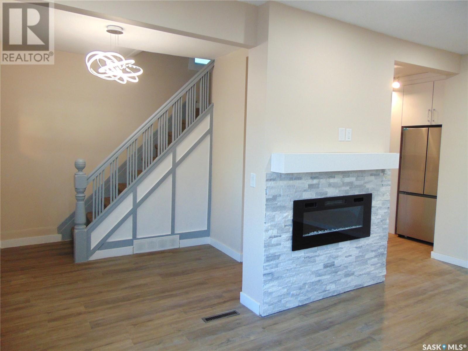 Property at 405 D AVENUE S image 3