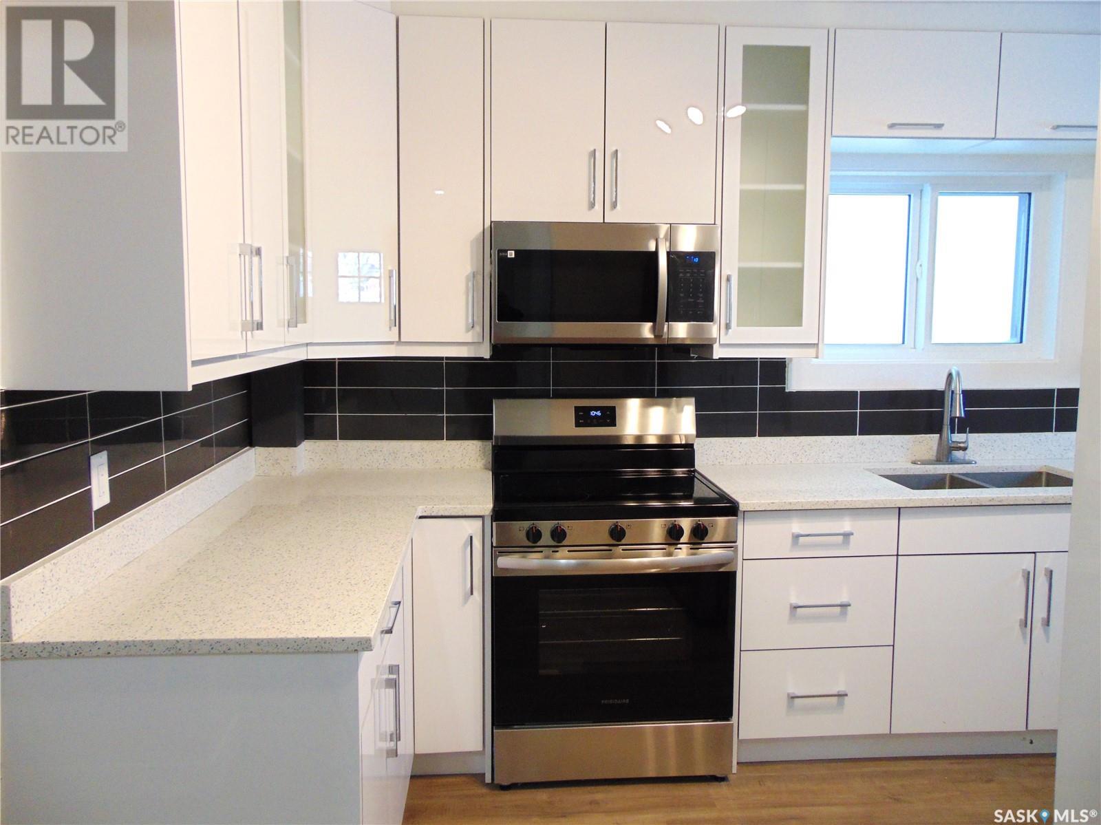 Property at 405 D AVENUE S image 4