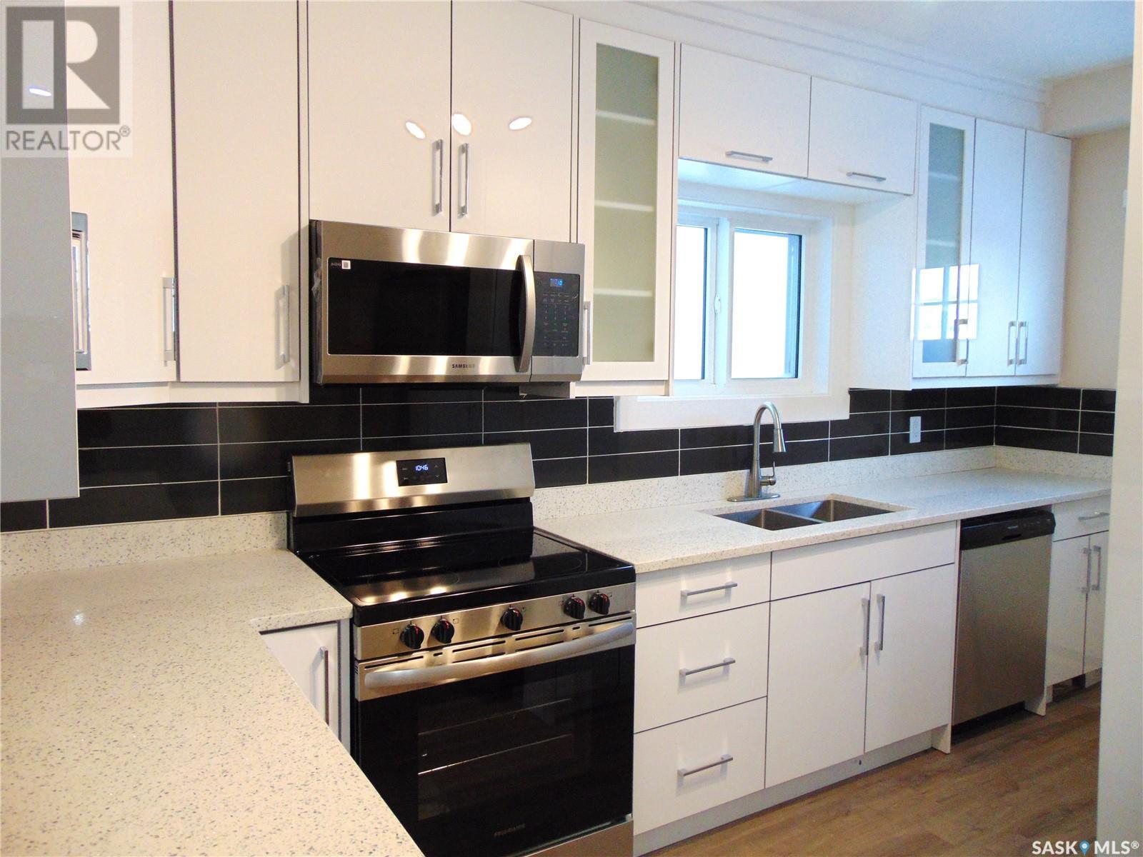 Property at 405 D AVENUE S image 5