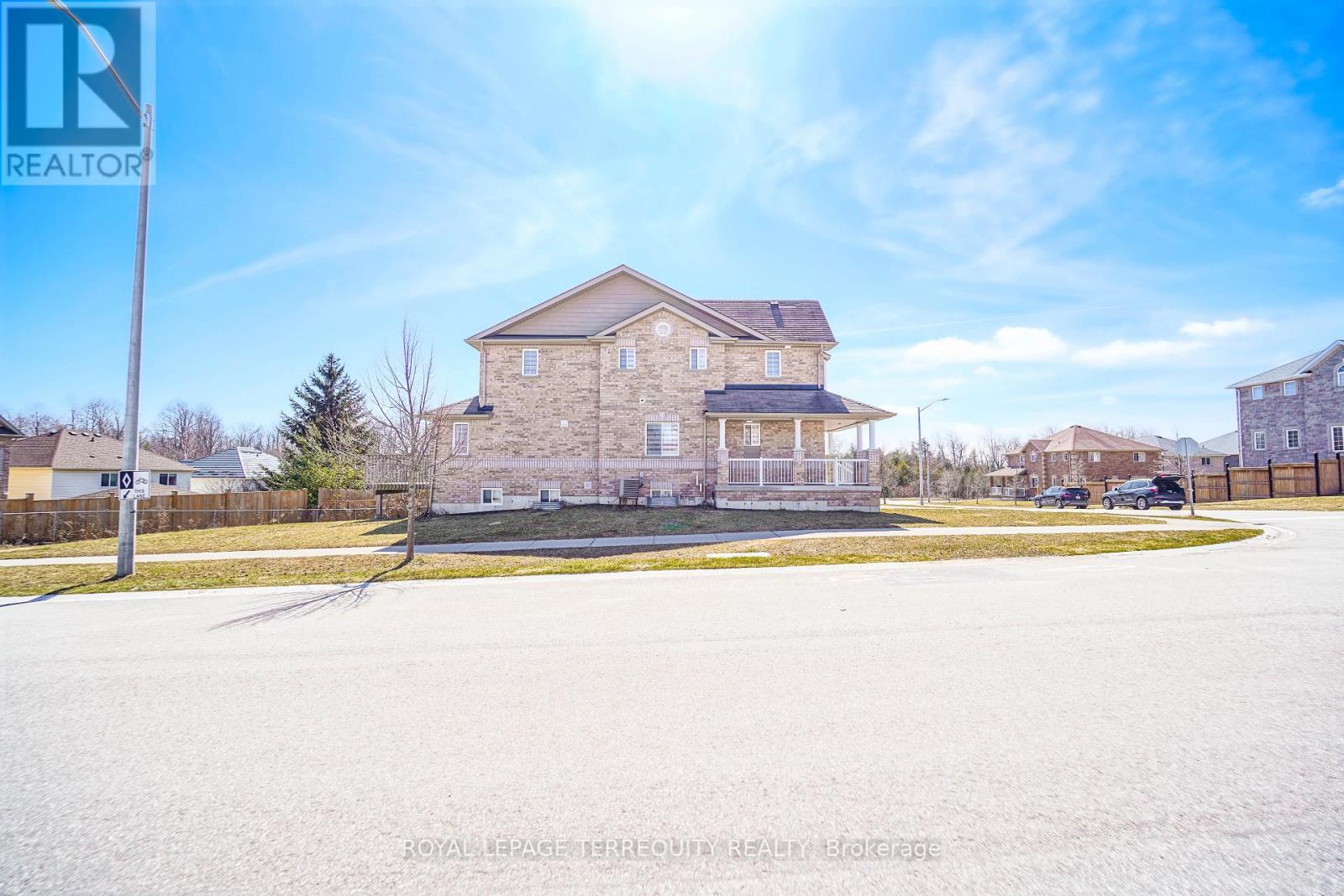 2251 Whitewood Crescent, Innisfil, Ontario  L9S 0G3 - Photo 12 - N12128721