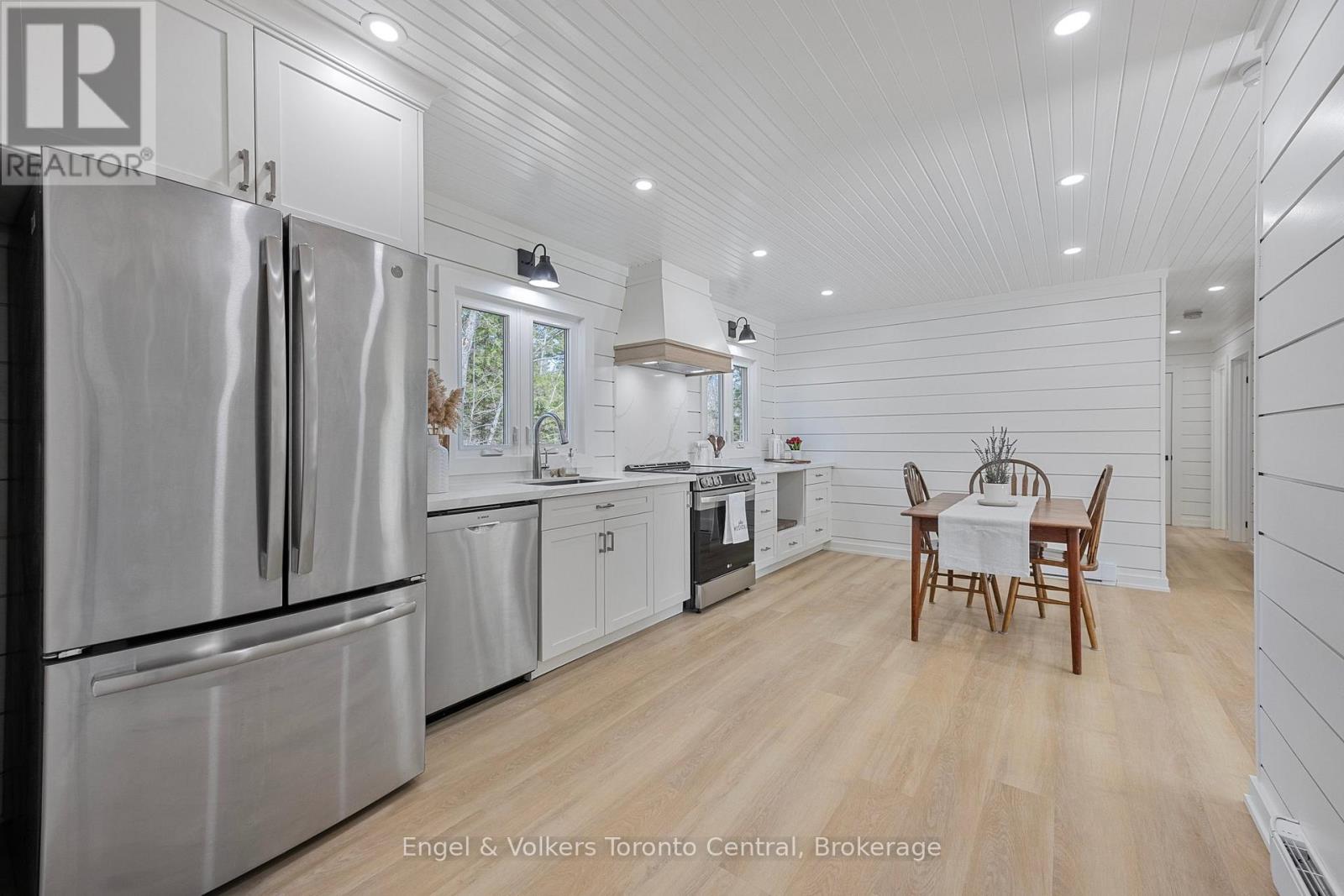 2481 Falkenburg Road, Muskoka Lakes, Ontario  P0B 1J0 - Photo 12 - X12118885