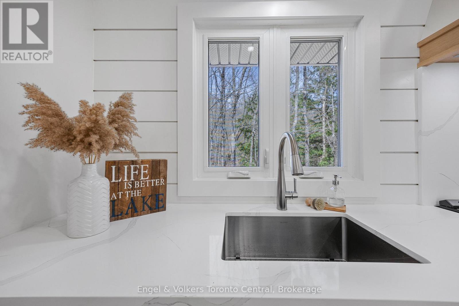 2481 Falkenburg Road, Muskoka Lakes, Ontario  P0B 1J0 - Photo 14 - X12118885