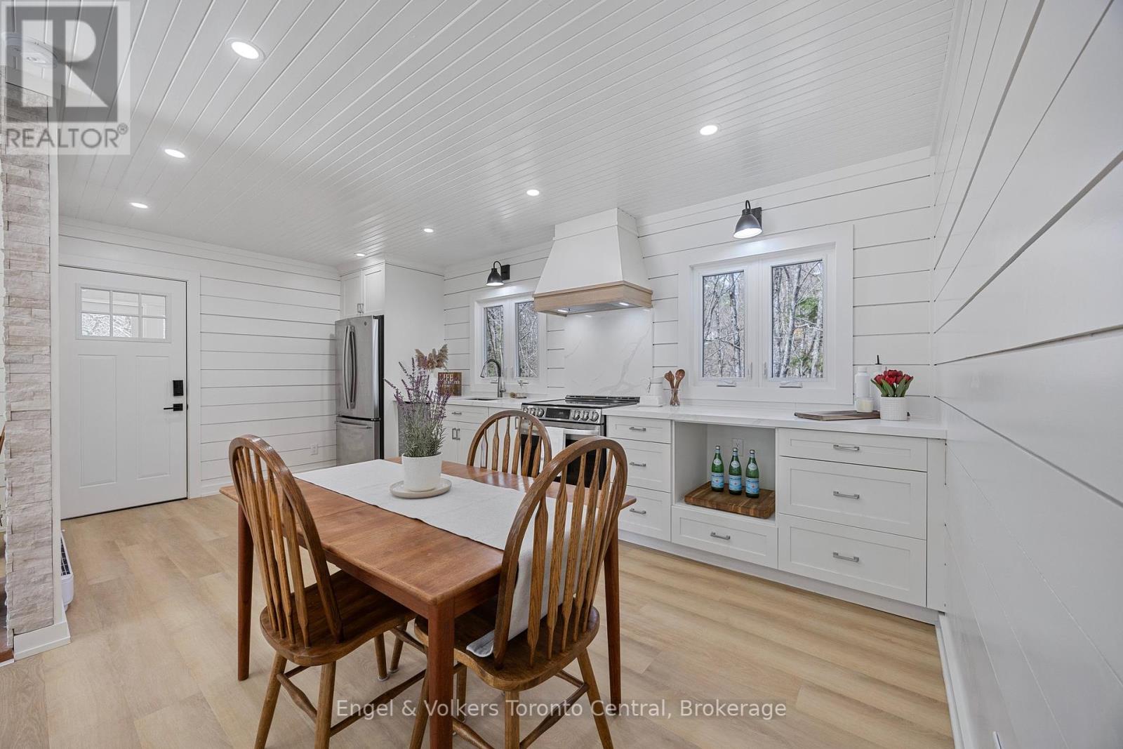 2481 Falkenburg Road, Muskoka Lakes, Ontario  P0B 1J0 - Photo 13 - X12118885