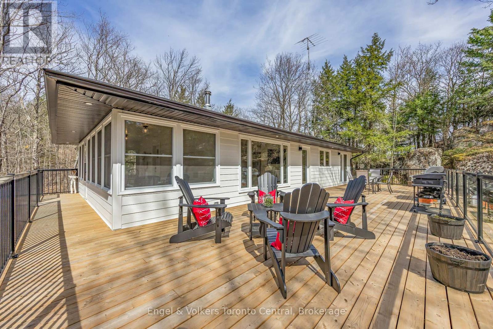 2481 Falkenburg Road, Muskoka Lakes, Ontario  P0B 1J0 - Photo 5 - X12118885