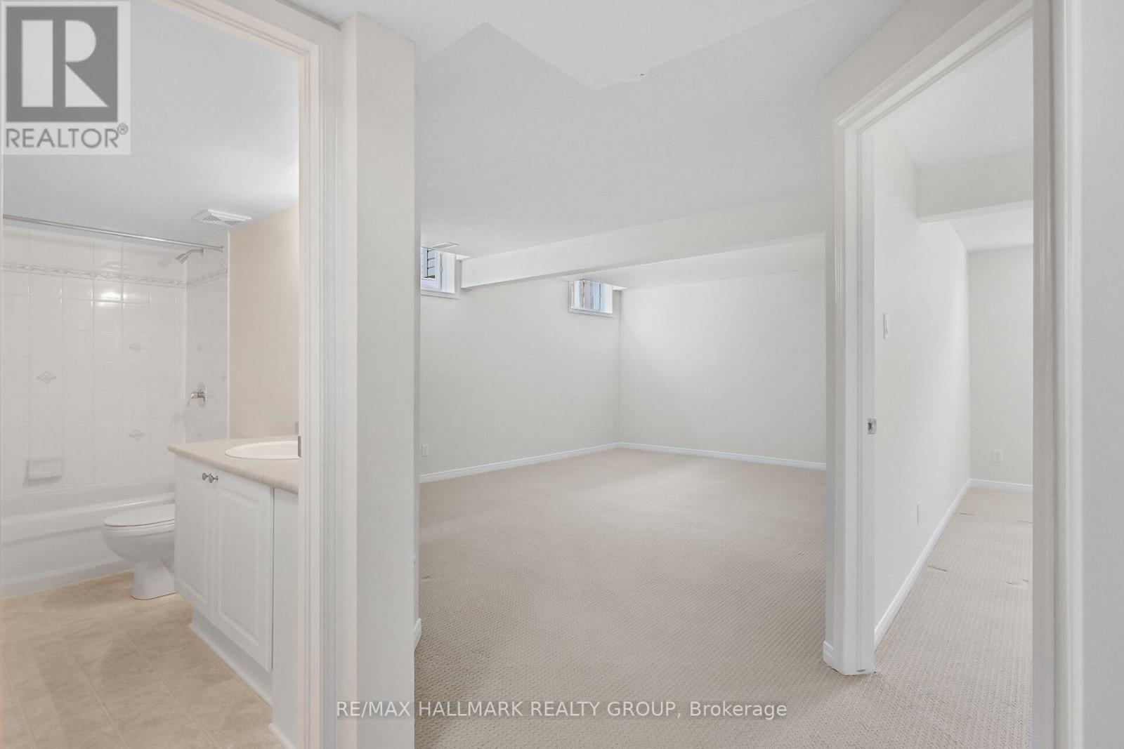 126 Grandpark Circle, Ottawa, Ontario  K1G 6R5 - Photo 35 - X12128886