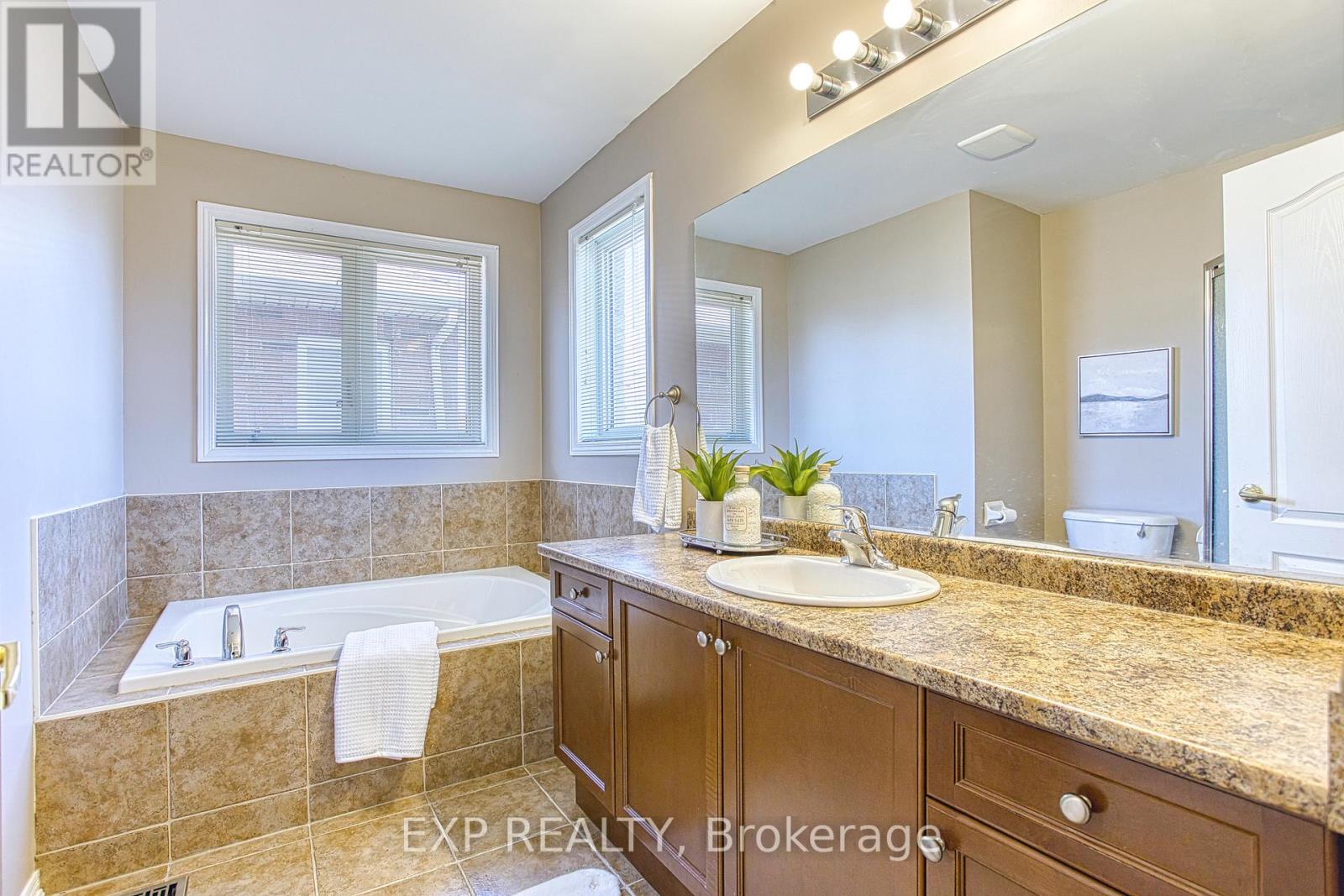 86 Glendarling Crescent, Hamilton, Ontario  L8E 0B1 - Photo 20 - X12128722