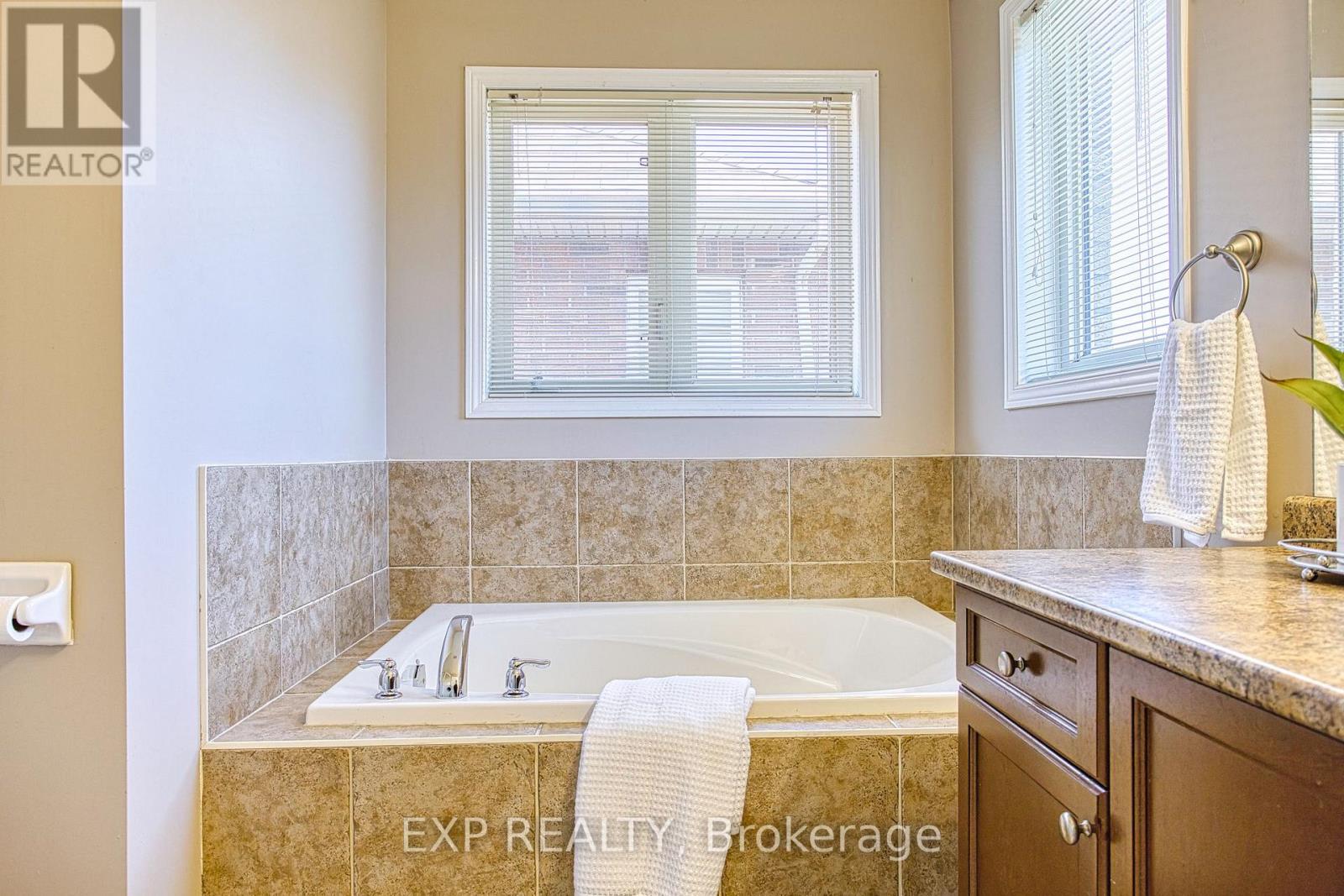 86 Glendarling Crescent, Hamilton, Ontario  L8E 0B1 - Photo 21 - X12128722