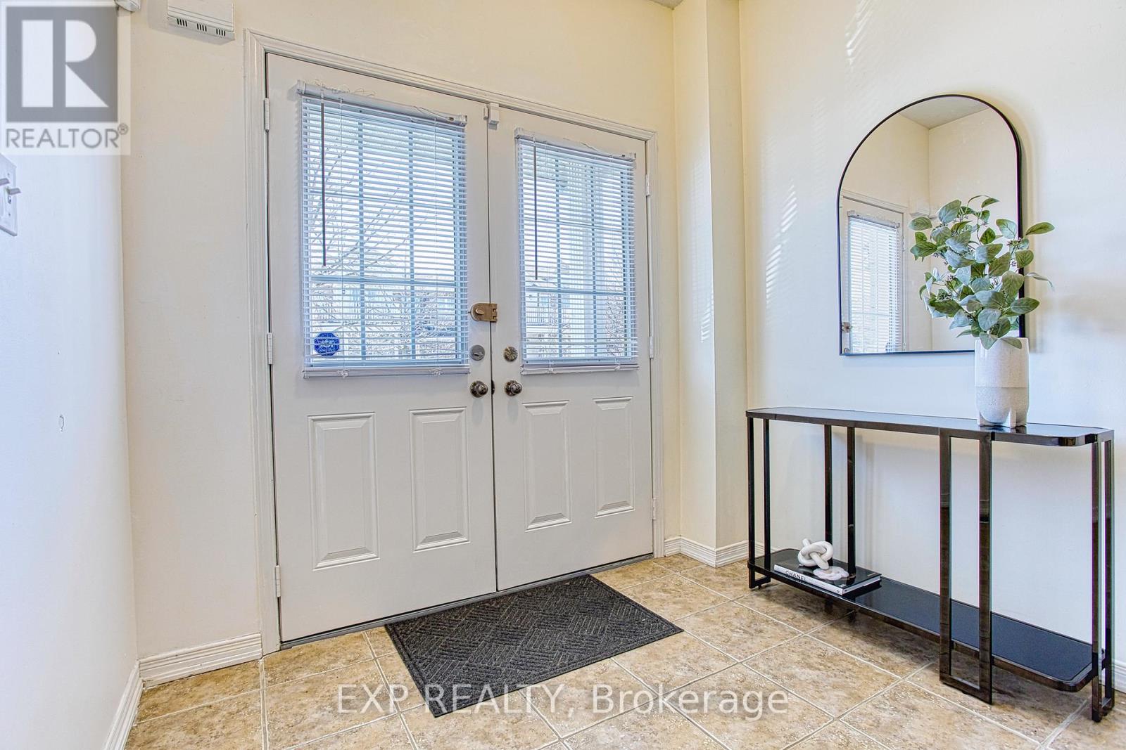 86 Glendarling Crescent, Hamilton, Ontario  L8E 0B1 - Photo 4 - X12128722