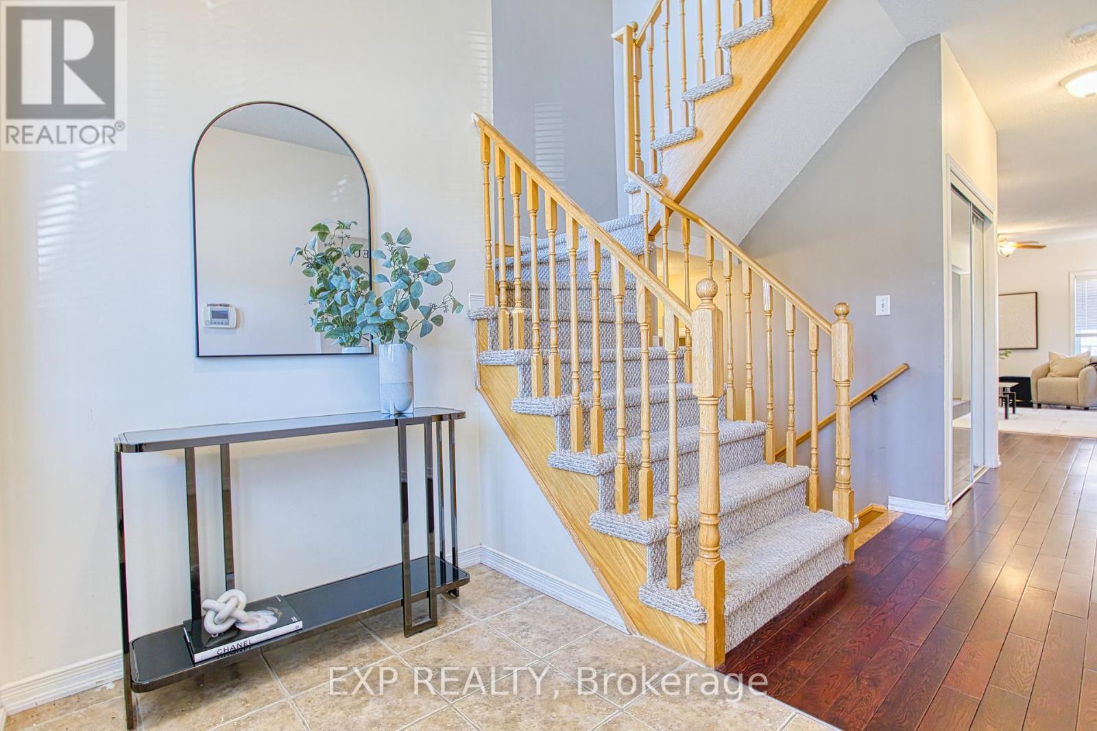 86 Glendarling Crescent, Hamilton, Ontario  L8E 0B1 - Photo 5 - X12128722