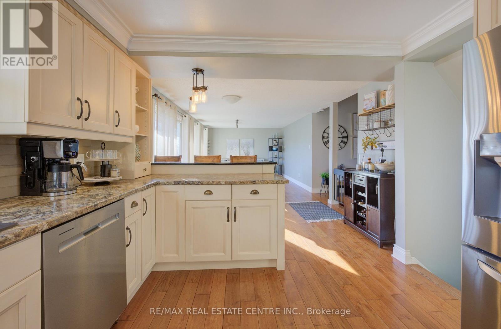 47 Manor Drive, Kitchener, Ontario  N2A 2T9 - Photo 26 - X12128773