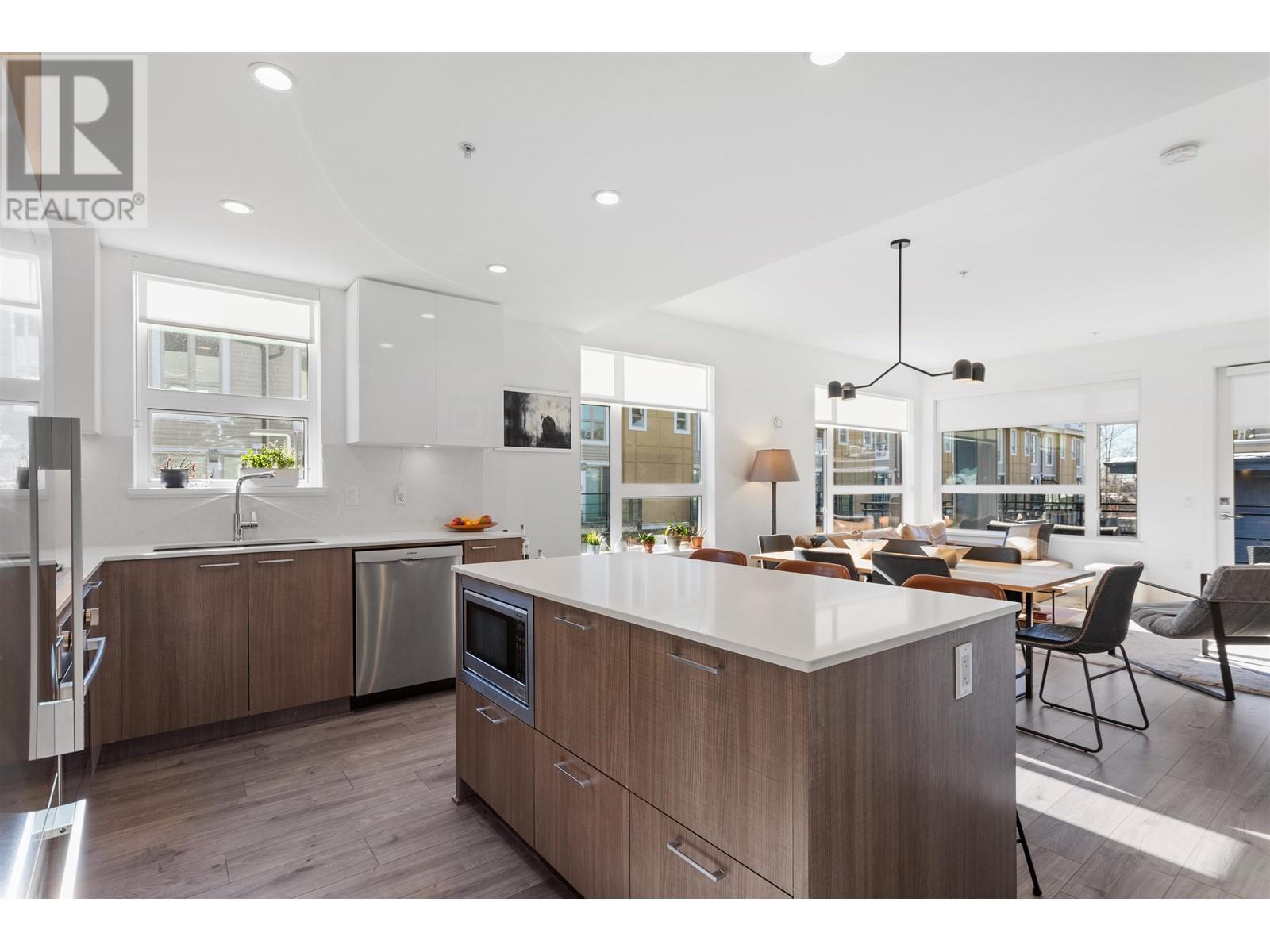 204 715 W 15th Street, North Vancouver, British Columbia  V7M 1T2 - Photo 11 - R2999177