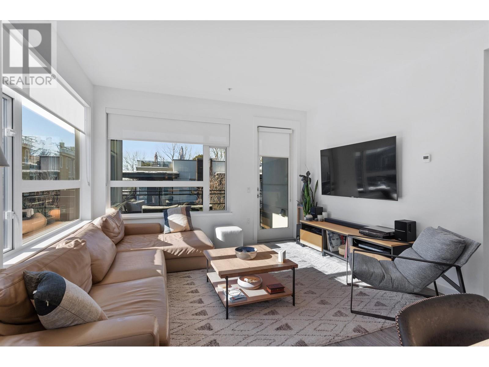 204 715 W 15th Street, North Vancouver, British Columbia  V7M 1T2 - Photo 4 - R2999177
