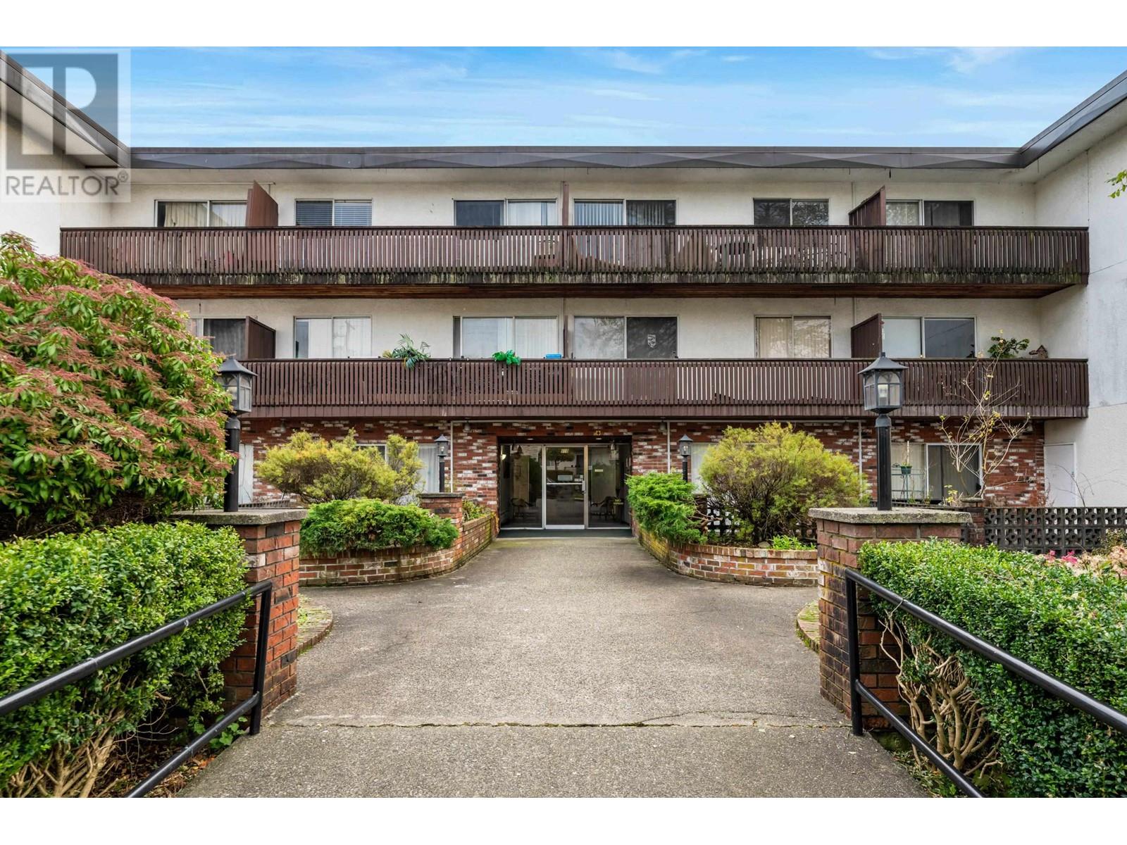 Property at 212 910 FIFTH AVENUE image 4