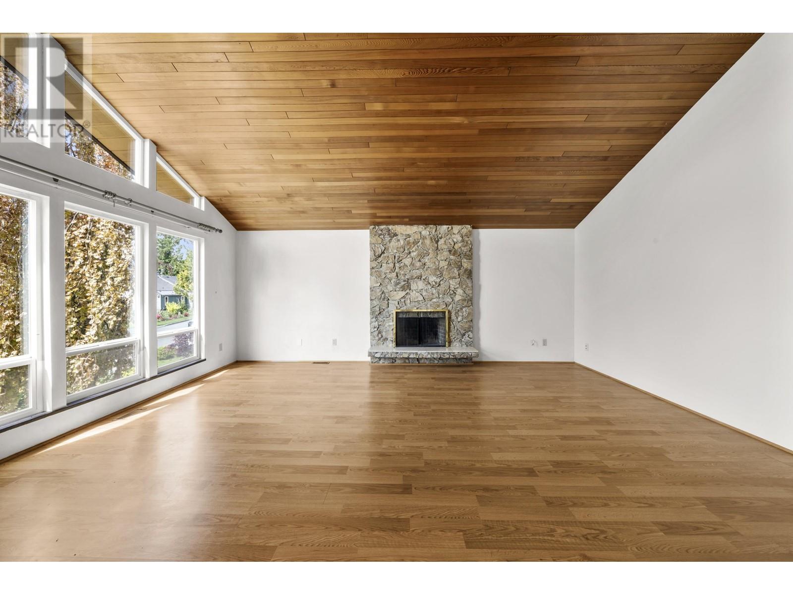 1060 AYSHIRE DRIVE, burnaby, British Columbia