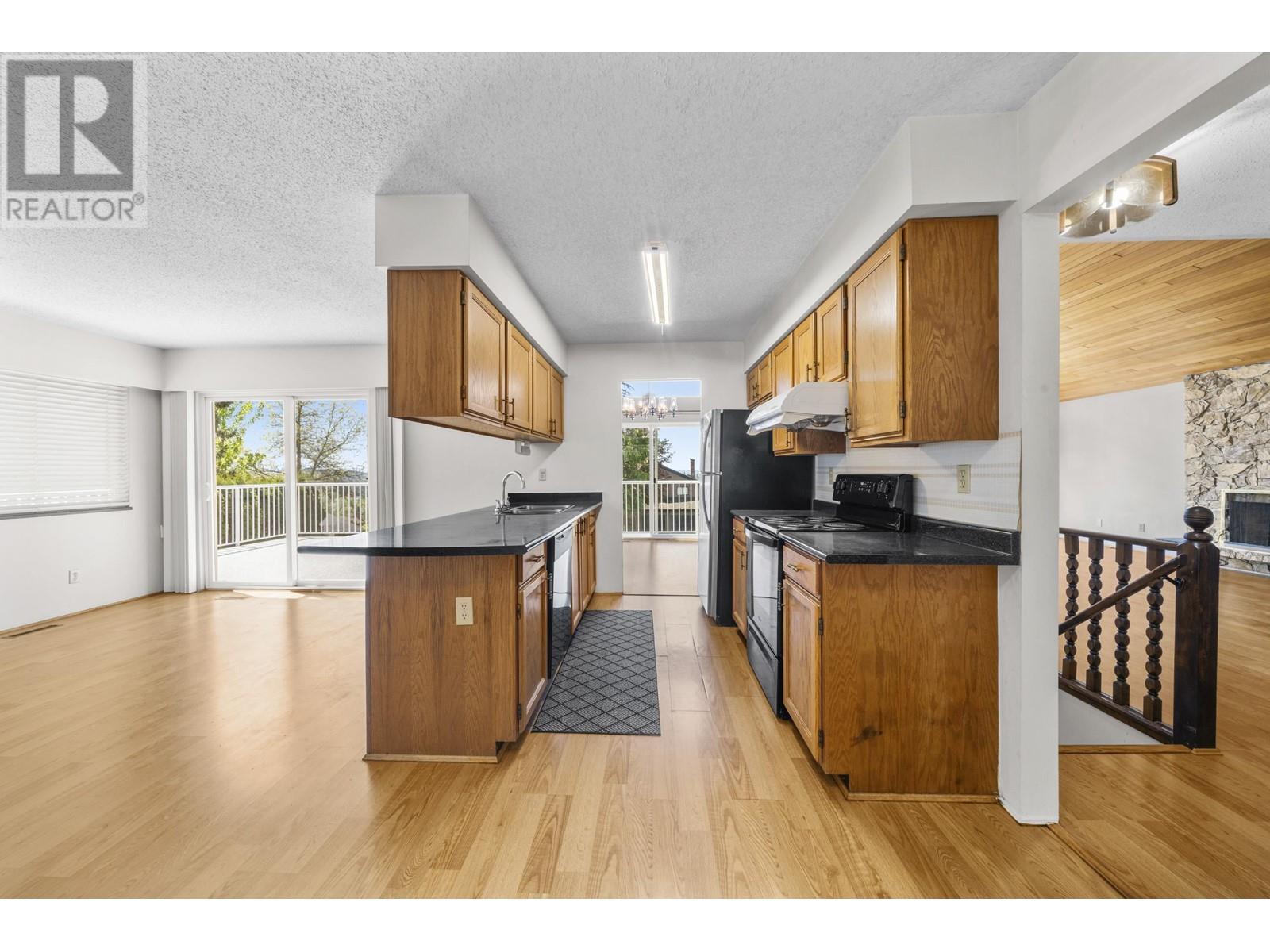 1060 Ayshire Drive, Burnaby, British Columbia  V5A 4A1 - Photo 6 - R2999251