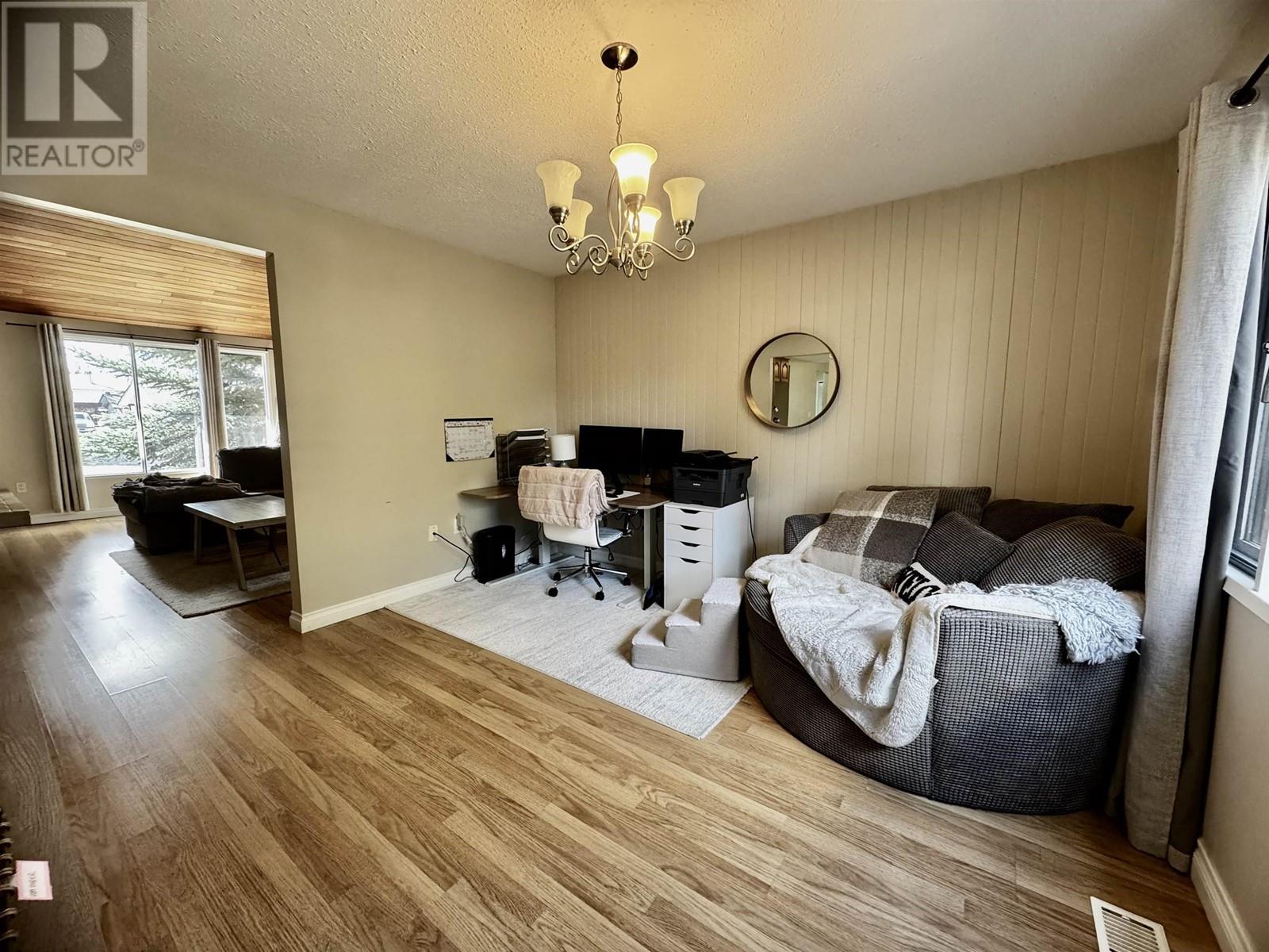 715 Burghley Place, 100 Mile House, British Columbia  V0K 2E0 - Photo 11 - R2999203