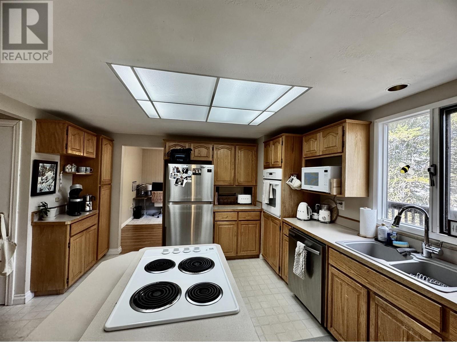 715 Burghley Place, 100 Mile House, British Columbia  V0K 2E0 - Photo 8 - R2999203