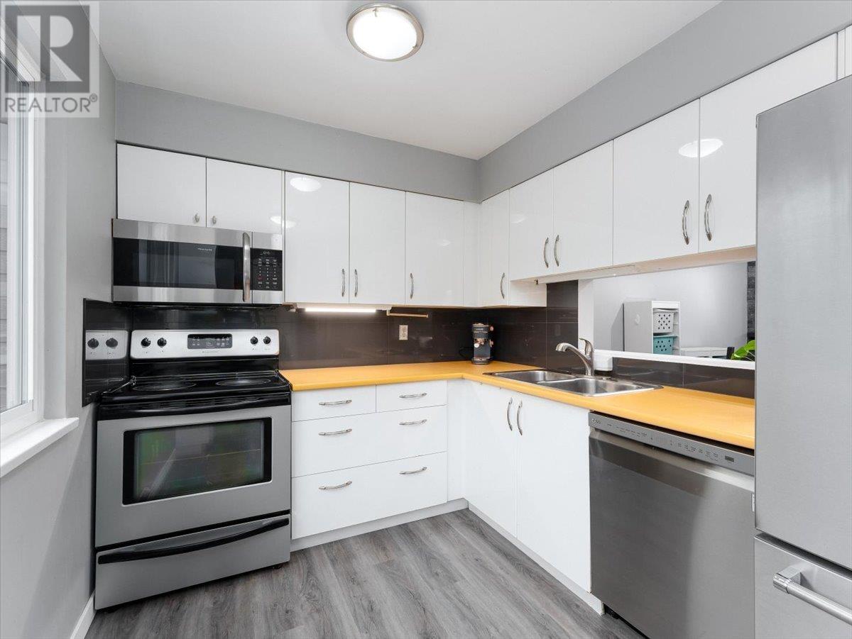 Listing Picture 10 of 33 : 3426 COPELAND AVENUE, Vancouver / 溫哥華 - 魯藝地產 Yvonne Lu Group - MLS Medallion Club Member